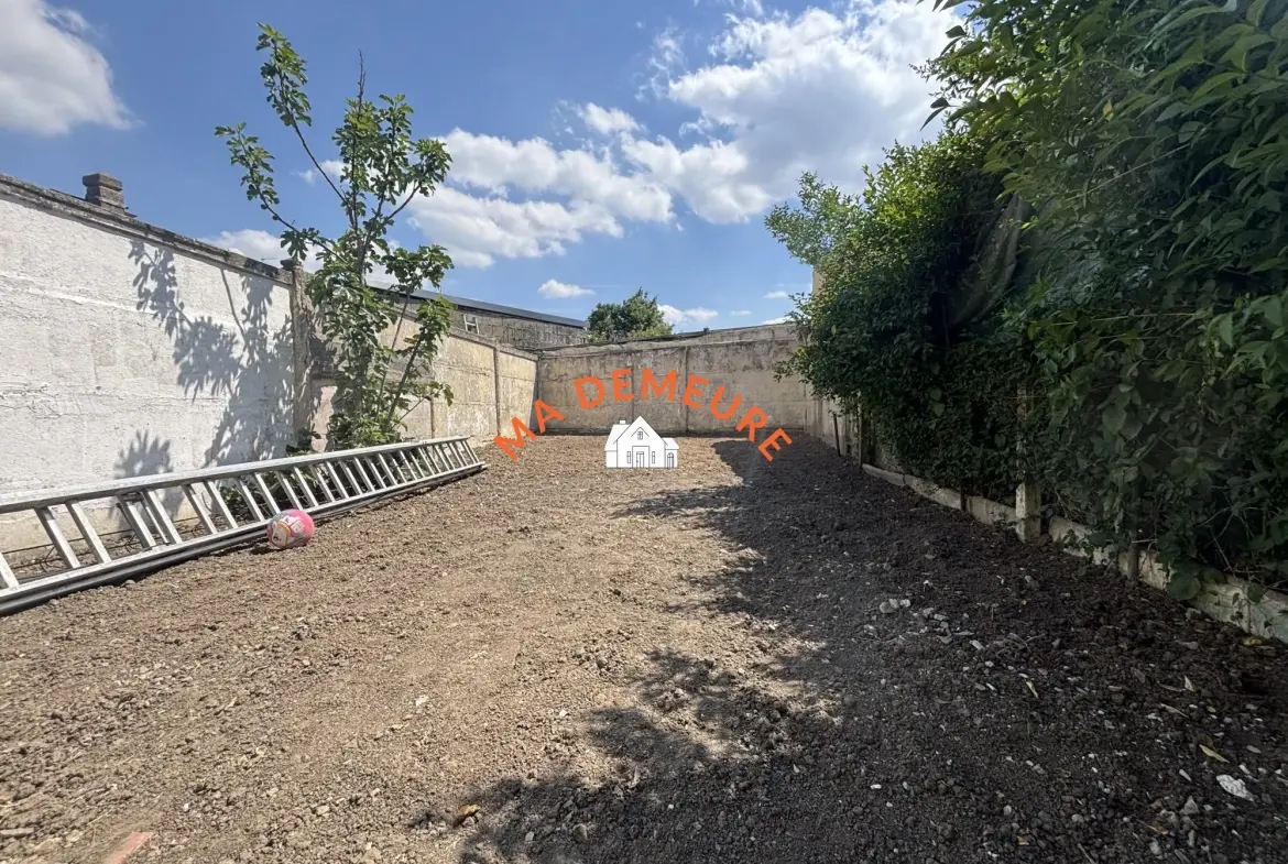 Maison rénovée de 88 m² avec terrasse et jardin à Lys-Lez-Lannoy 