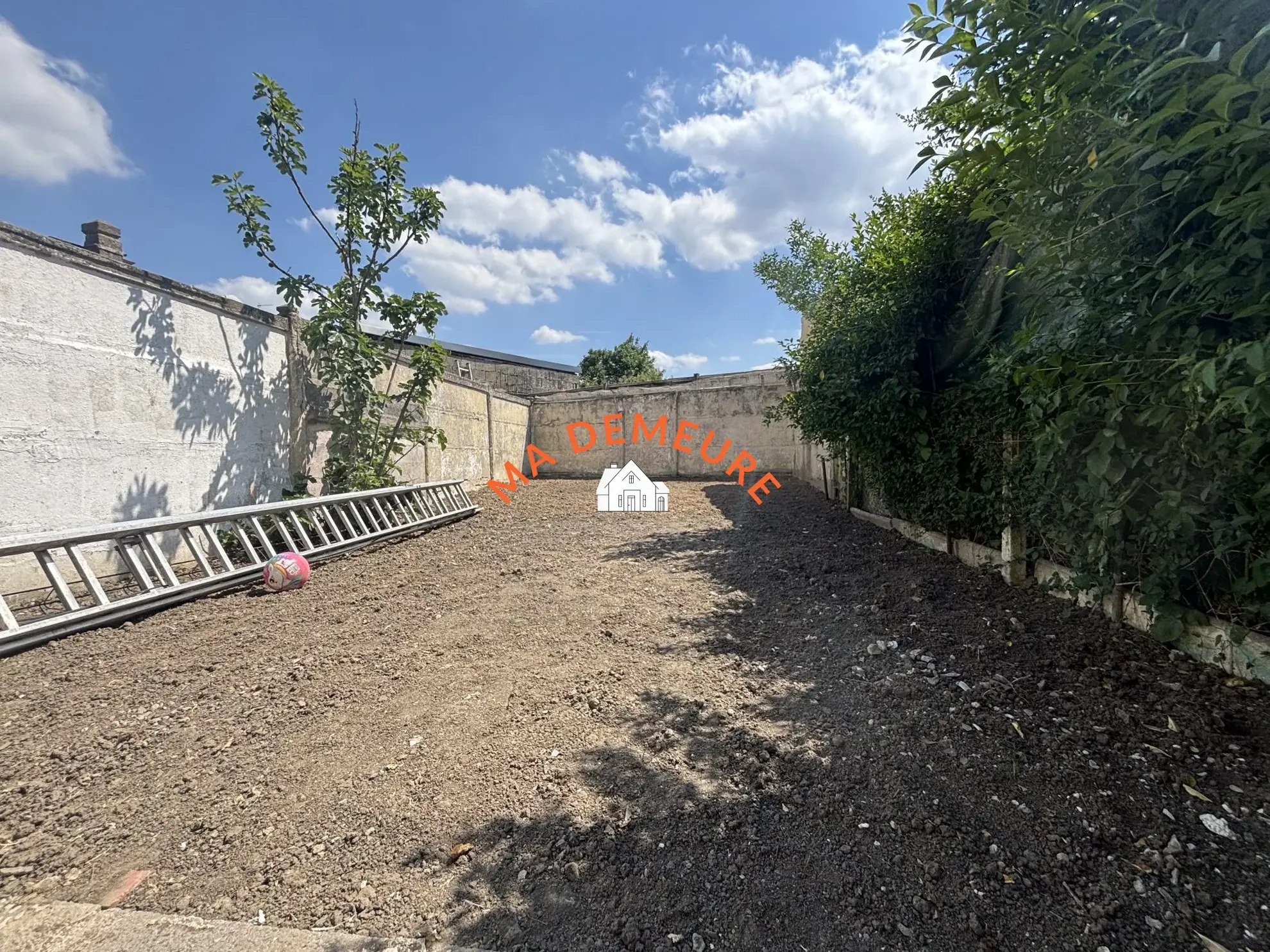 Maison rénovée de 88 m² avec terrasse et jardin à Lys-Lez-Lannoy 