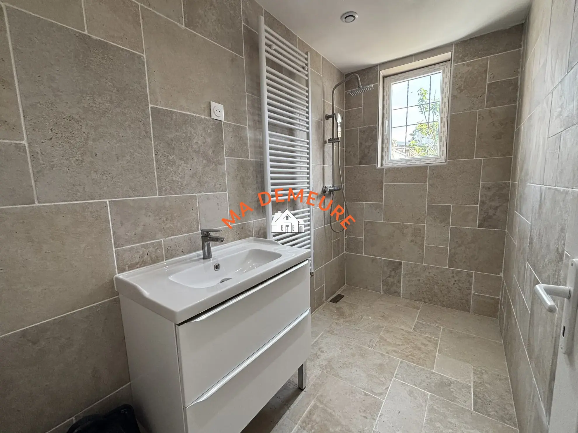 Maison rénovée de 88 m² avec terrasse et jardin à Lys-Lez-Lannoy 