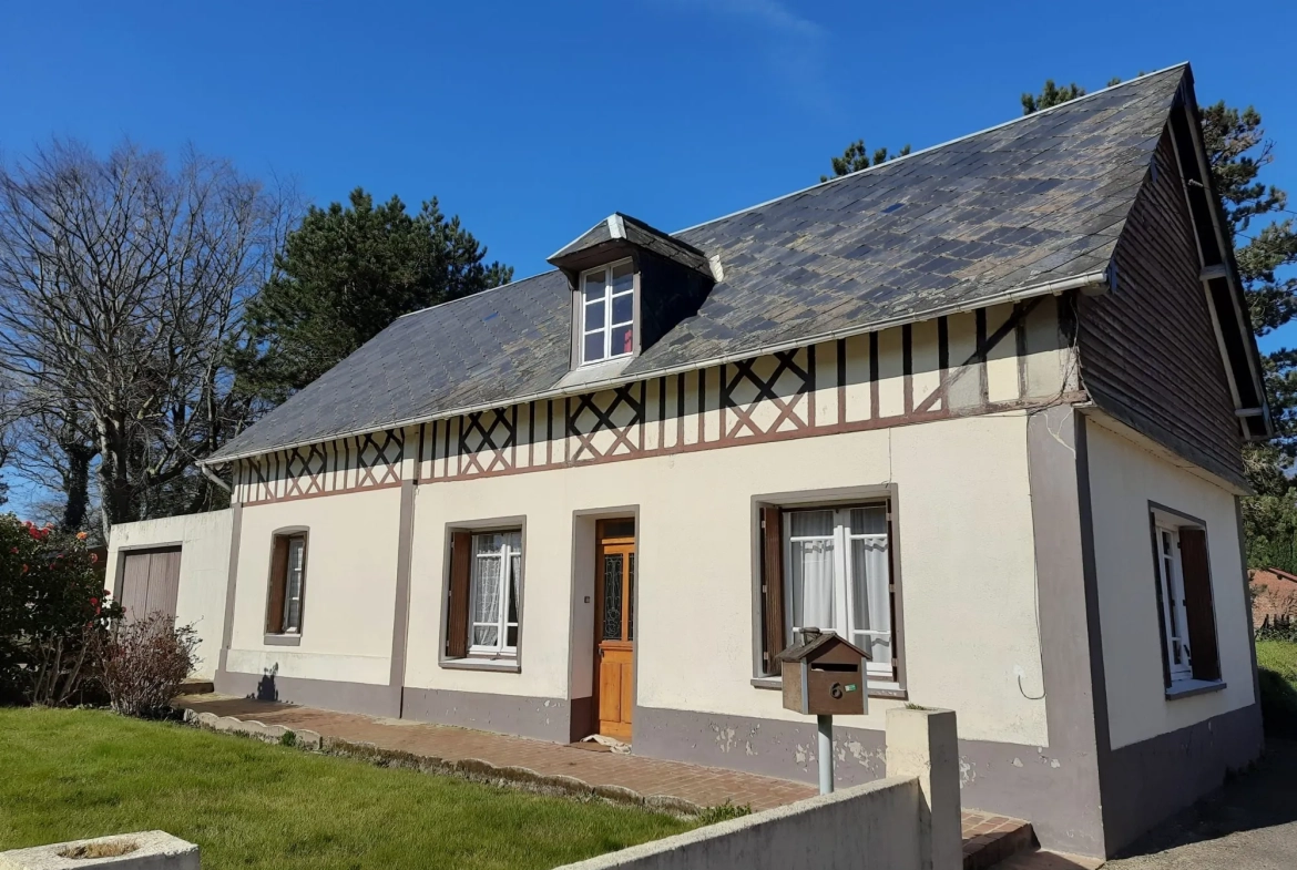 Longère à rénover en Normandie à 3 km des plages avec garage et cave - Terrain de 583 m² 