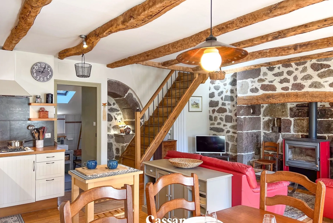 Belle maison de campagne rénovée avec jardin à Thiezac - Charme et authenticité 