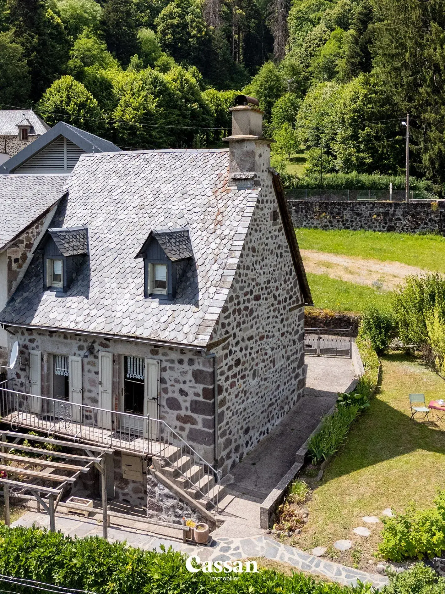 Belle maison de campagne rénovée avec jardin à Thiezac - Charme et authenticité 
