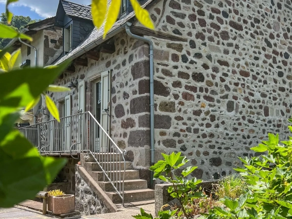 Belle maison de campagne rénovée avec jardin à Thiezac - Charme et authenticité
