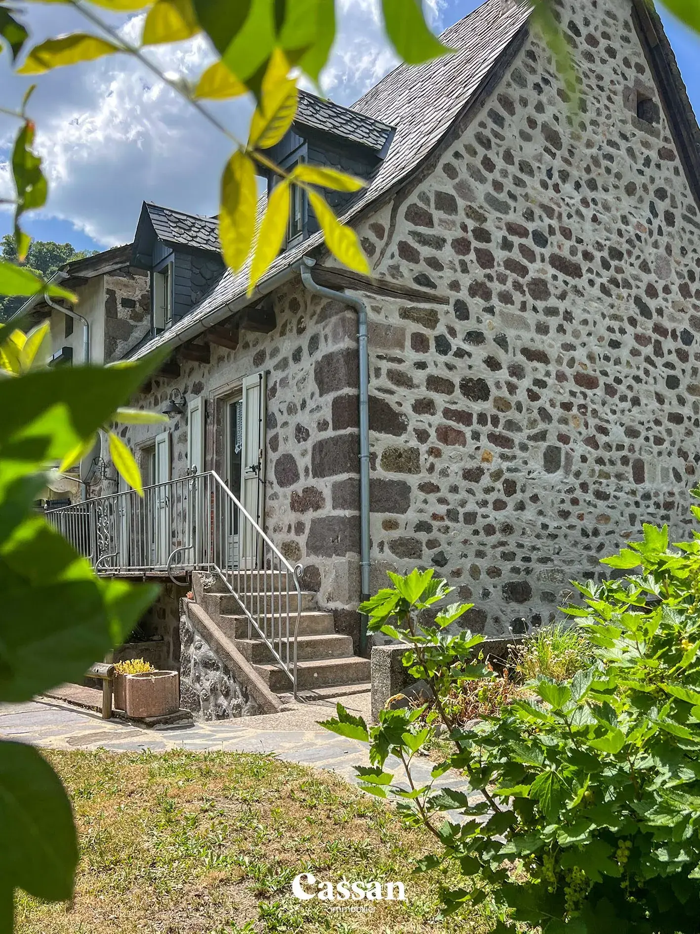 Belle maison de campagne rénovée avec jardin à Thiezac - Charme et authenticité 