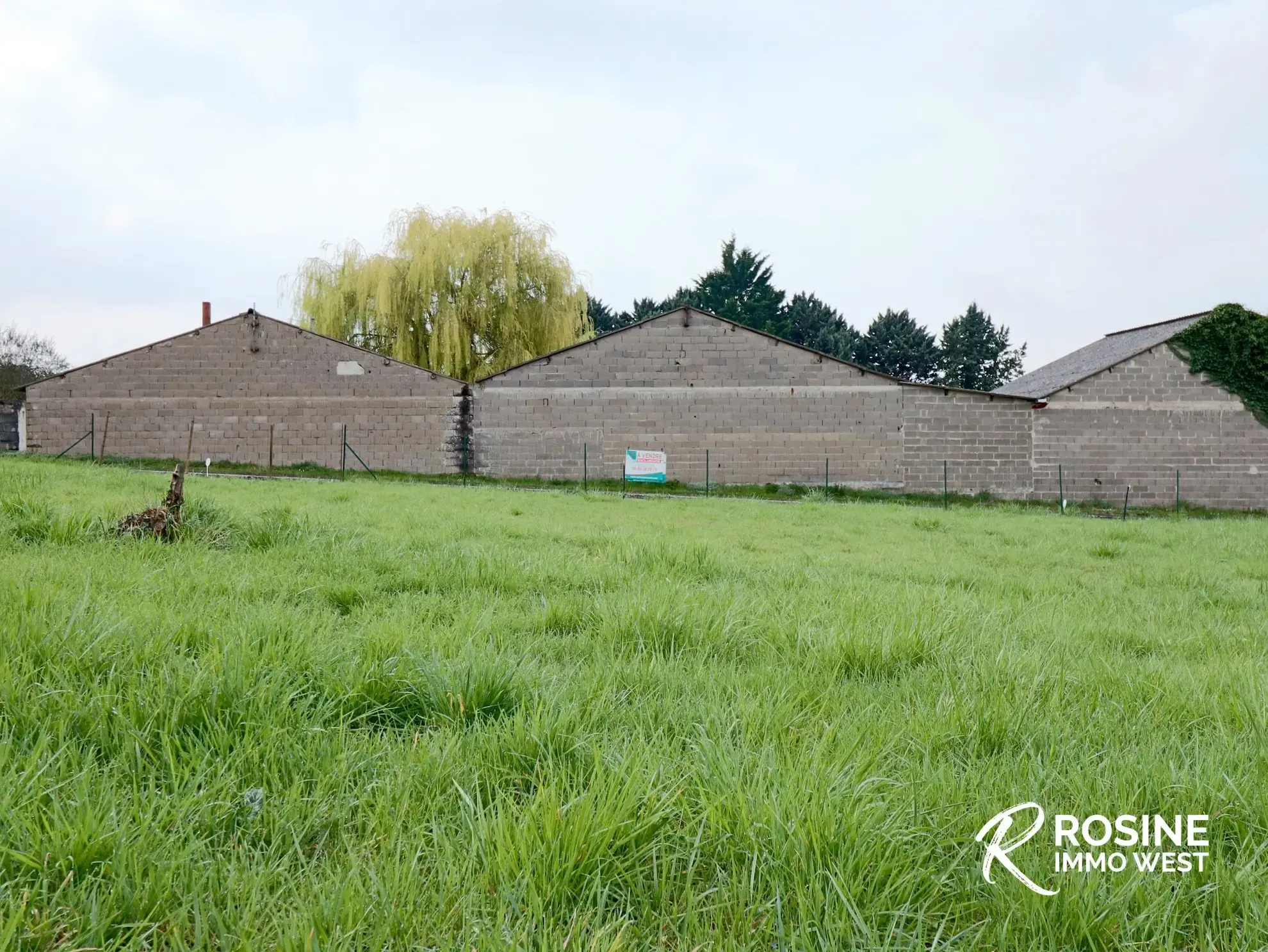 Terrain constructible viabilisé à Fontaine Guérin, idéal pour votre projet immobilier 