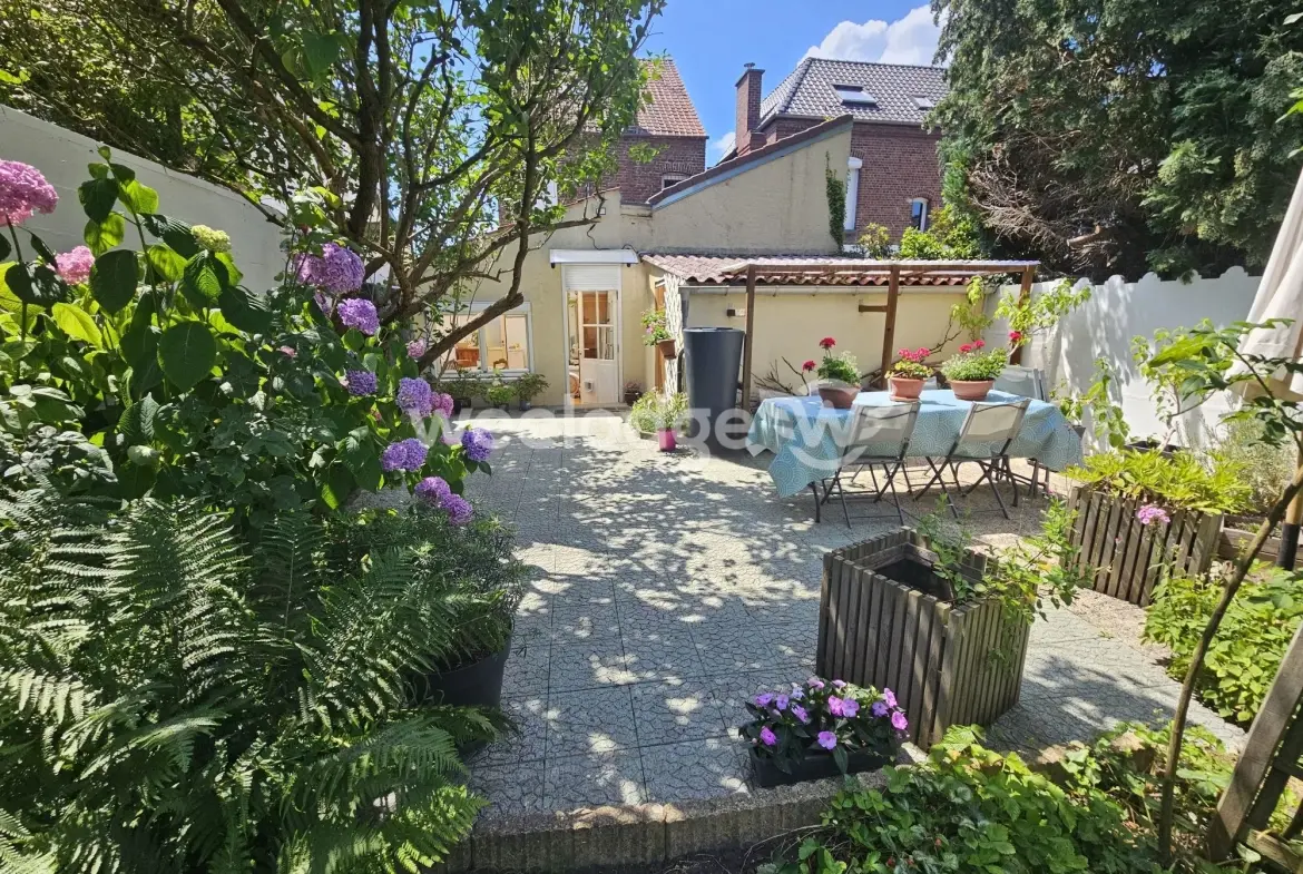 Maison individuelle à Onnaing avec grand potentiel et jardin clos 