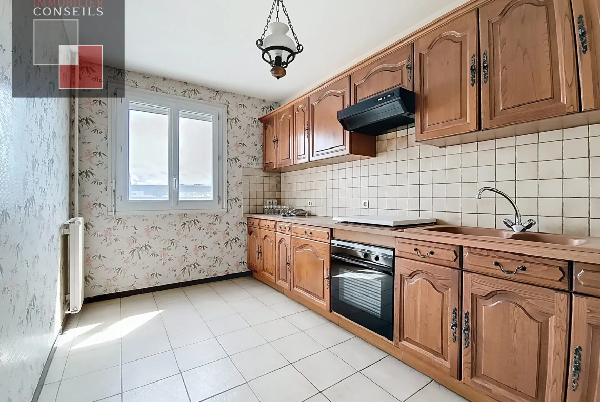 Appartement T4 avec Studio, Garage à Mâcon – Vue sur la Saône 