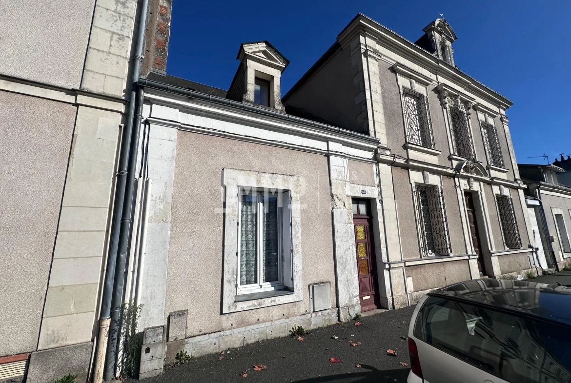 Maison à rénover avec jardin au centre du Lude, potentiel locatif de 7 % 