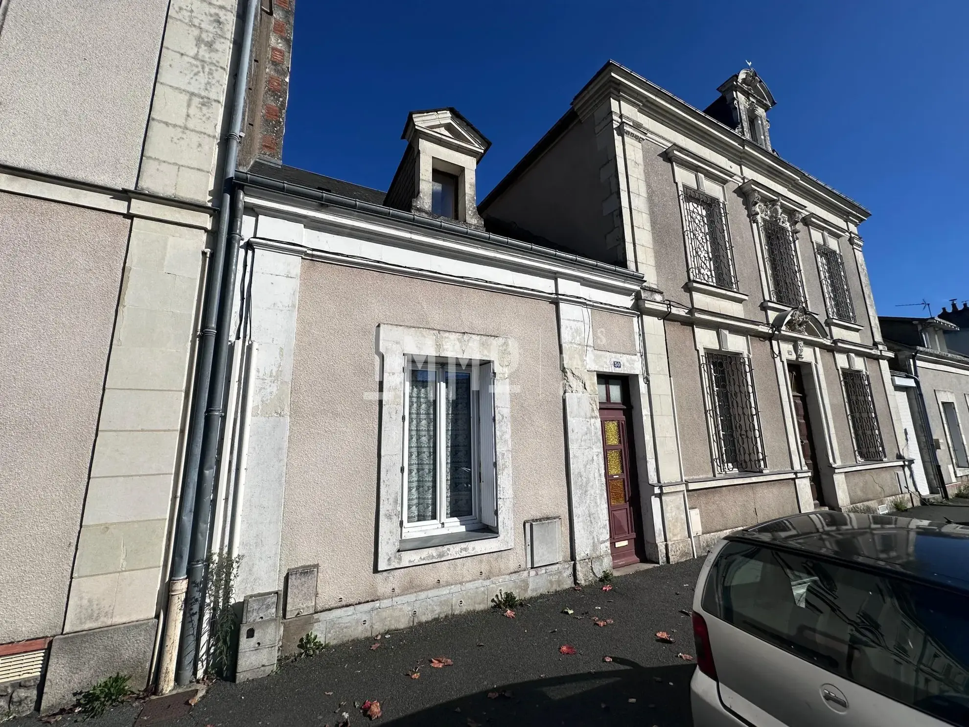 Maison à rénover avec jardin au centre du Lude, potentiel locatif de 7 % 