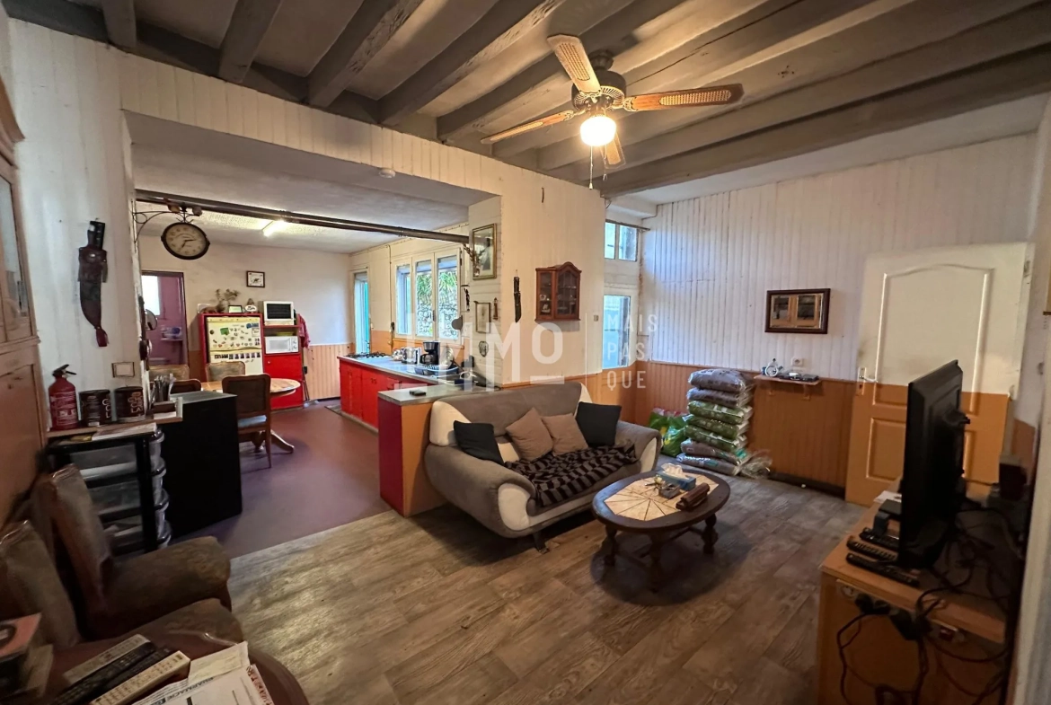 Maison à rénover avec jardin au centre du Lude, potentiel locatif de 7 % 