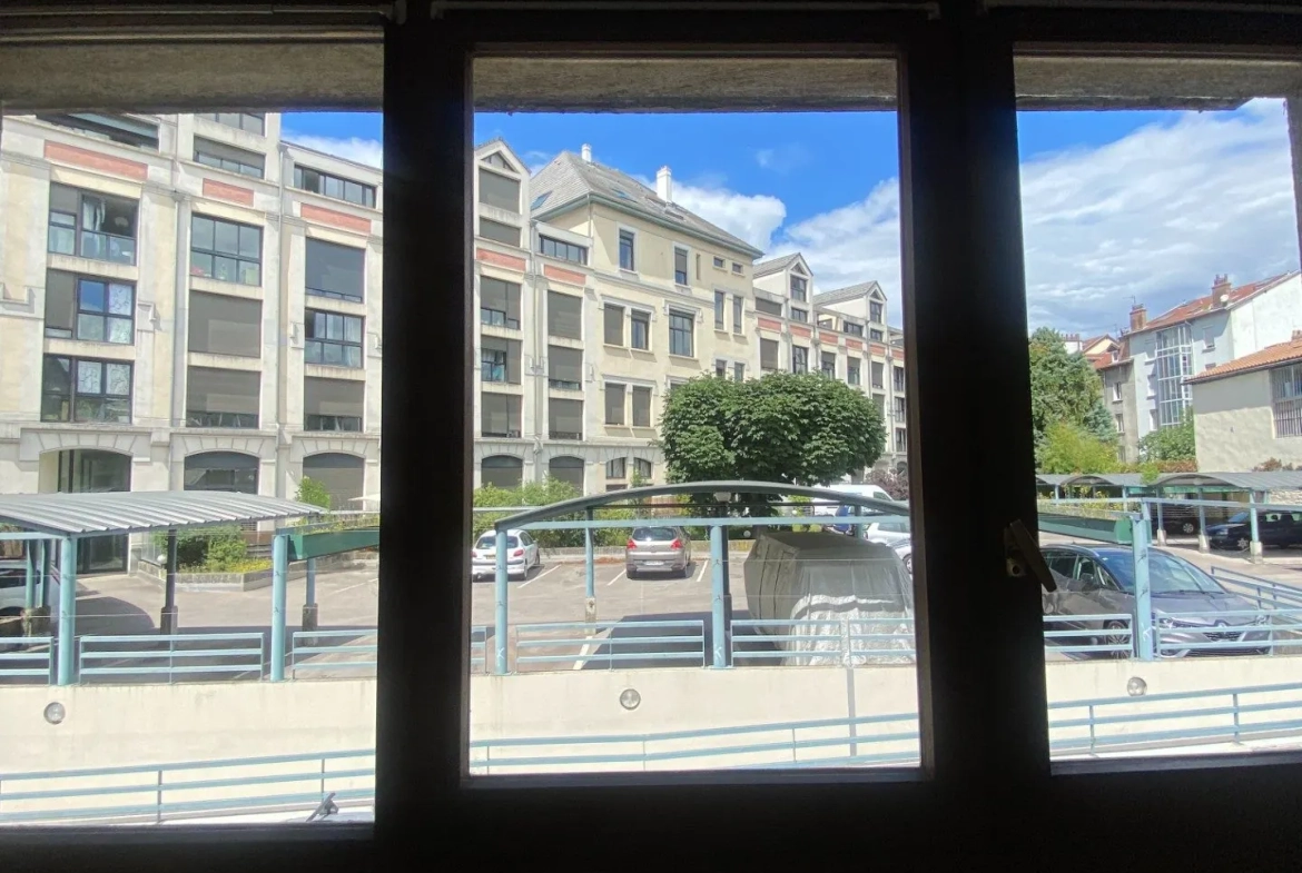 Studio meublé à vendre à Grenoble Estacade – Idéal investisseur ou étudiant 