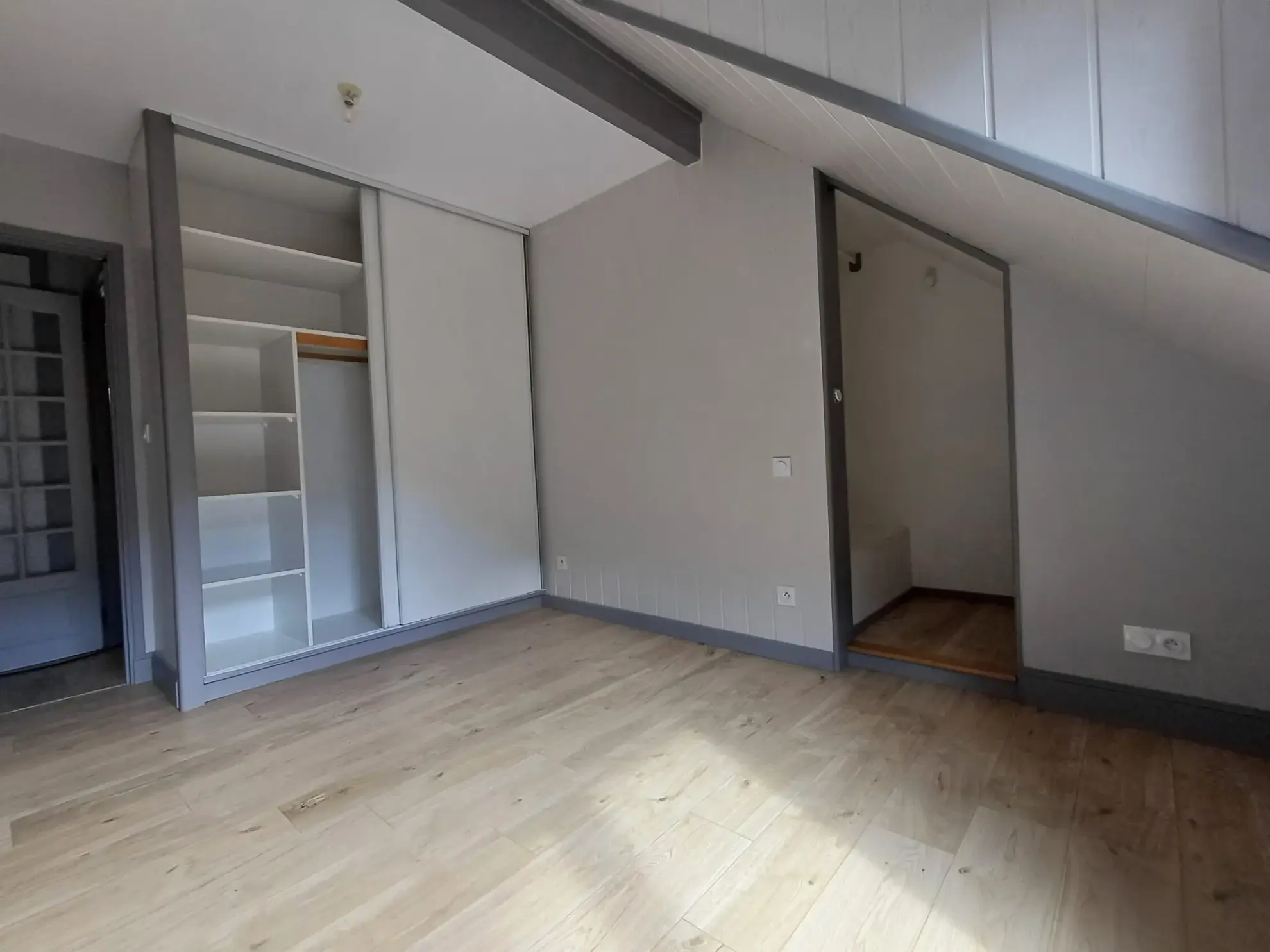 Appartement T3 rénové avec balcon et vue montagne à Cazarilh-Laspènes 