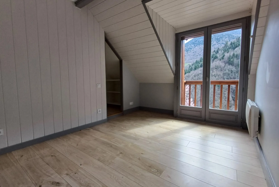 Appartement T3 rénové avec balcon et vue montagne à Cazarilh-Laspènes 