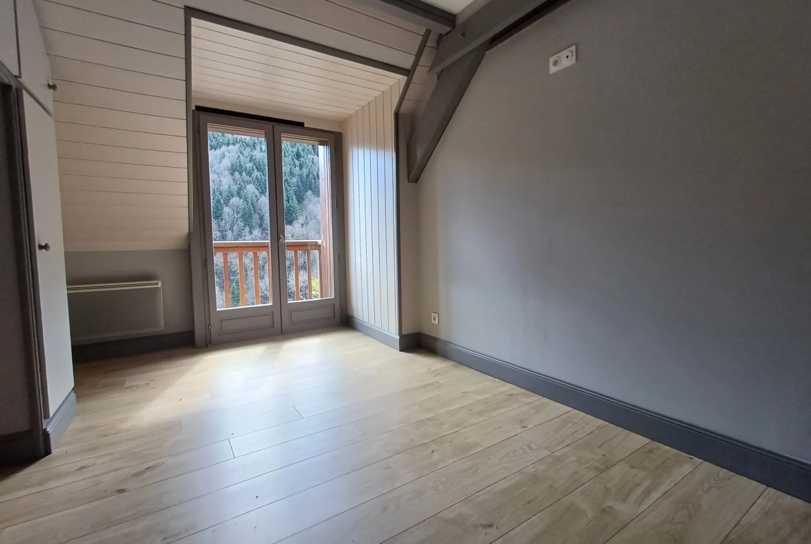 Appartement T3 rénové avec balcon et vue montagne à Cazarilh-Laspènes 