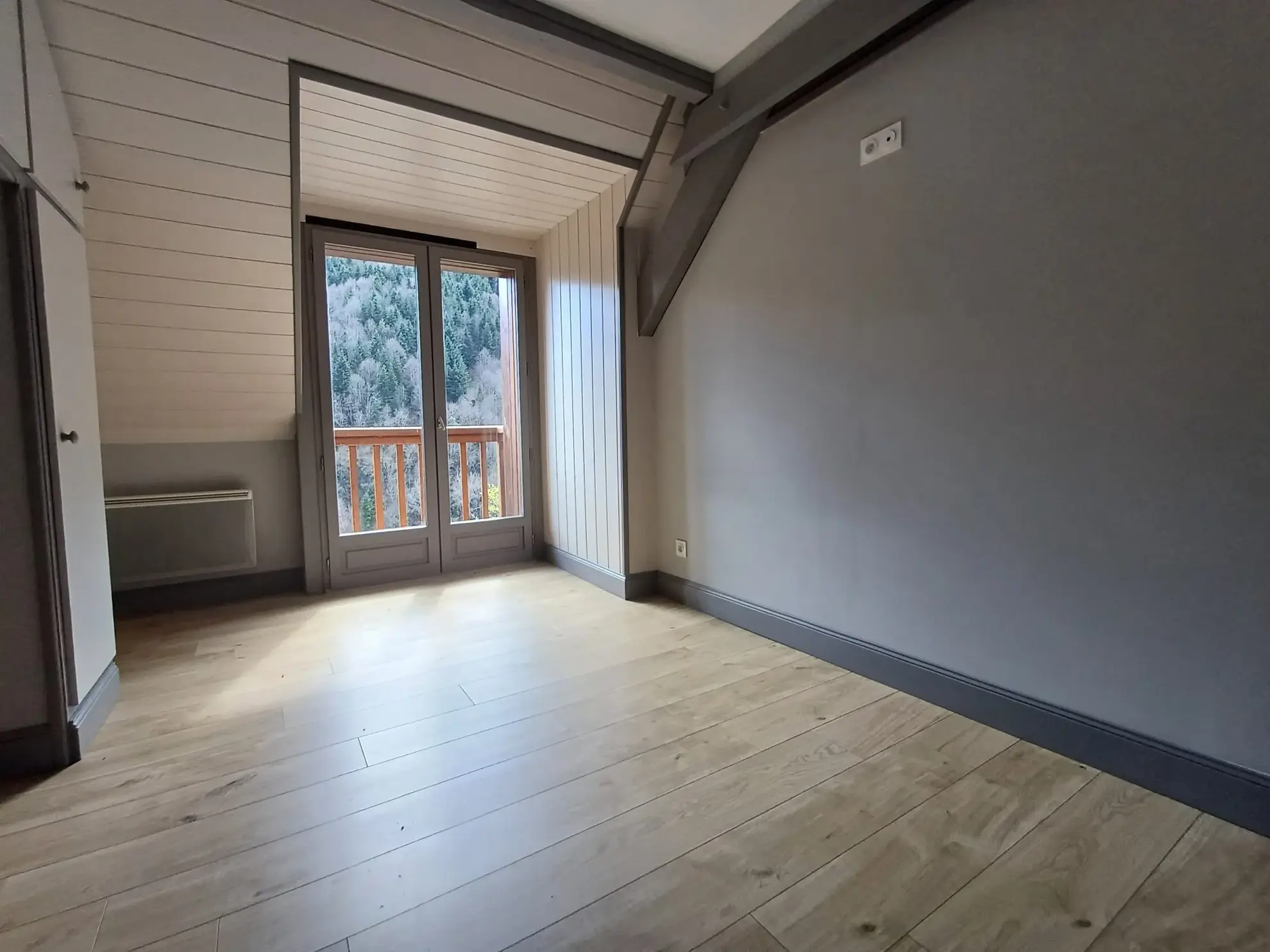 Appartement T3 rénové avec balcon et vue montagne à Cazarilh-Laspènes 