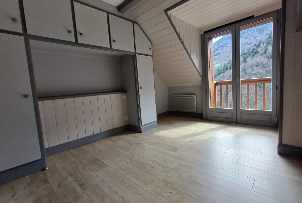 Appartement T3 rénové avec balcon et vue montagne à Cazarilh-Laspènes 