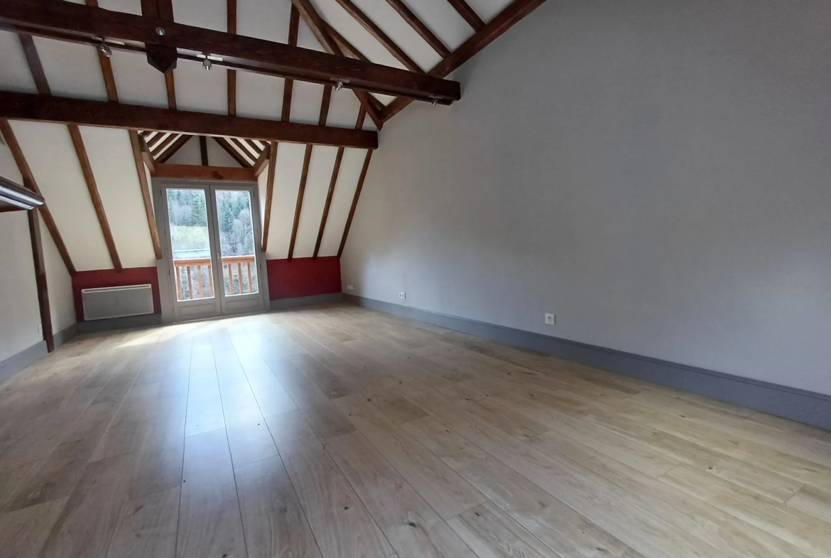 Appartement T3 rénové avec balcon et vue montagne à Cazarilh-Laspènes 
