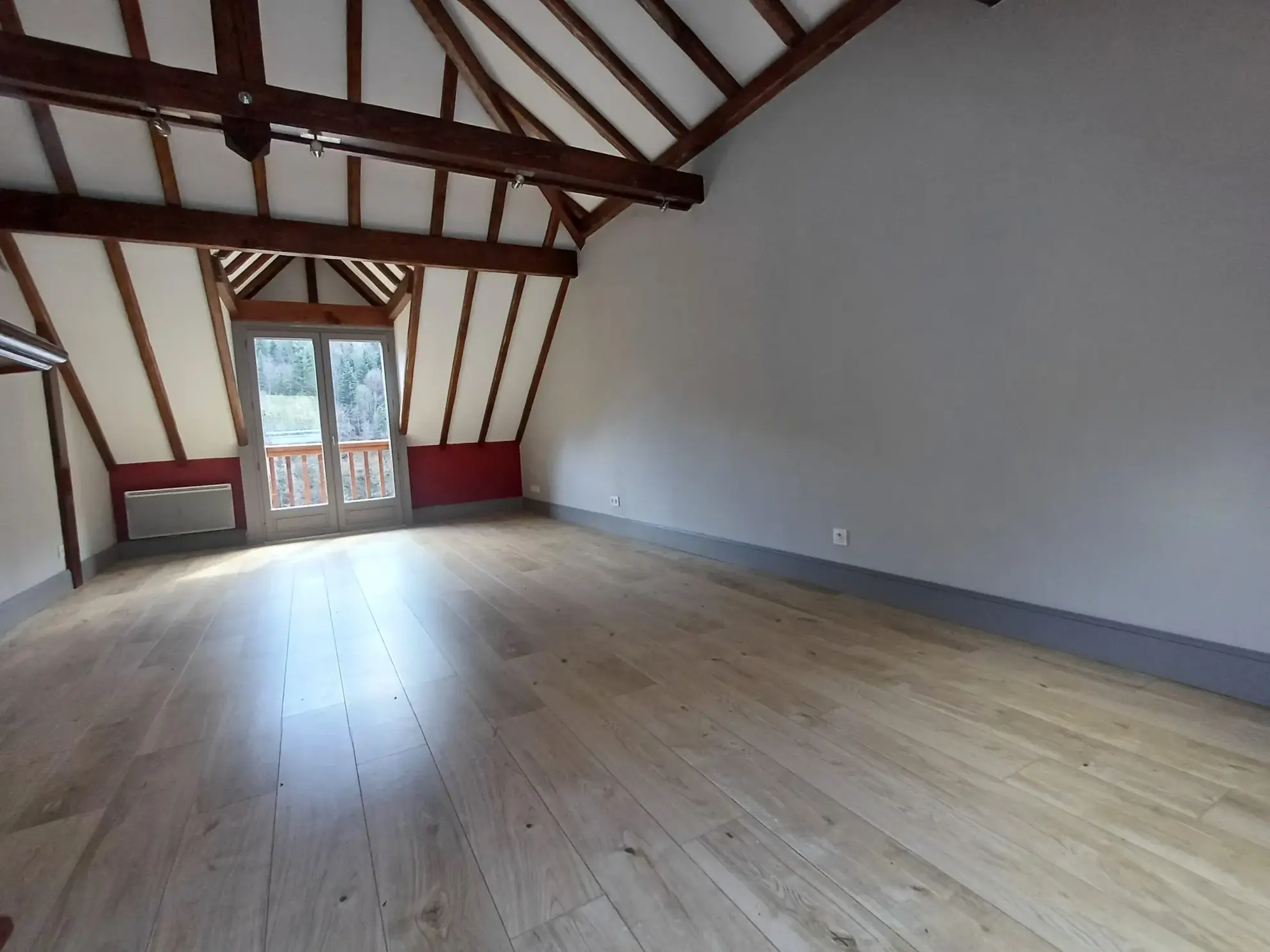 Appartement T3 rénové avec balcon et vue montagne à Cazarilh-Laspènes 