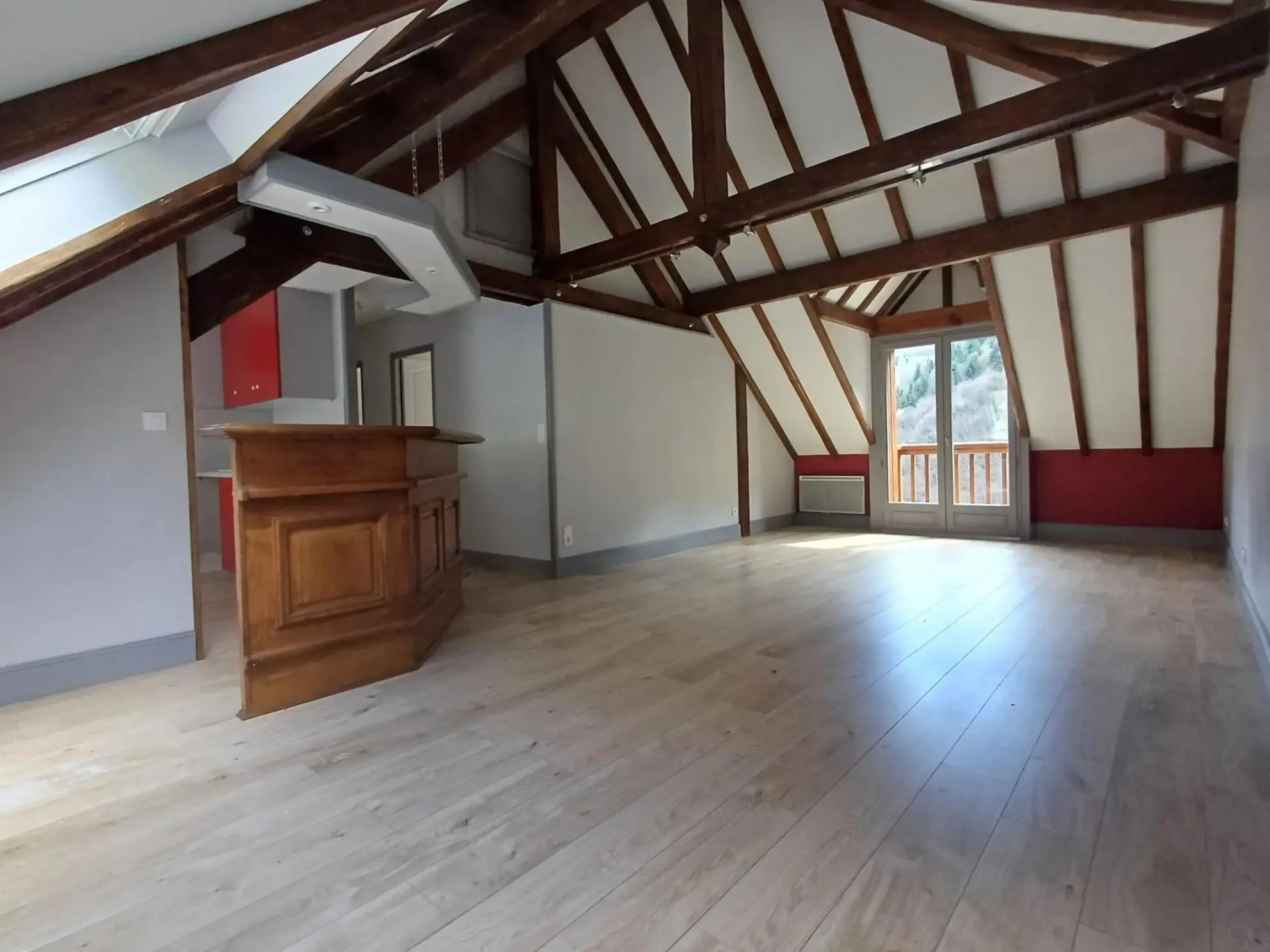 Appartement T3 rénové avec balcon et vue montagne à Cazarilh-Laspènes 