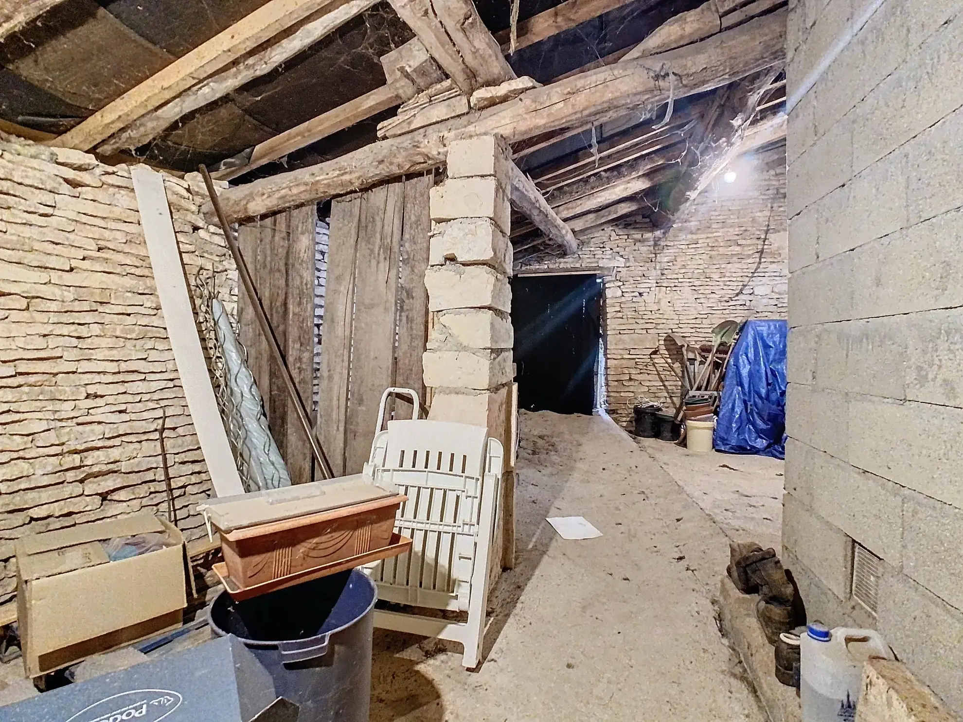 Charming Rural House for Renovation in Richebourg – Great Potential for Family Living 