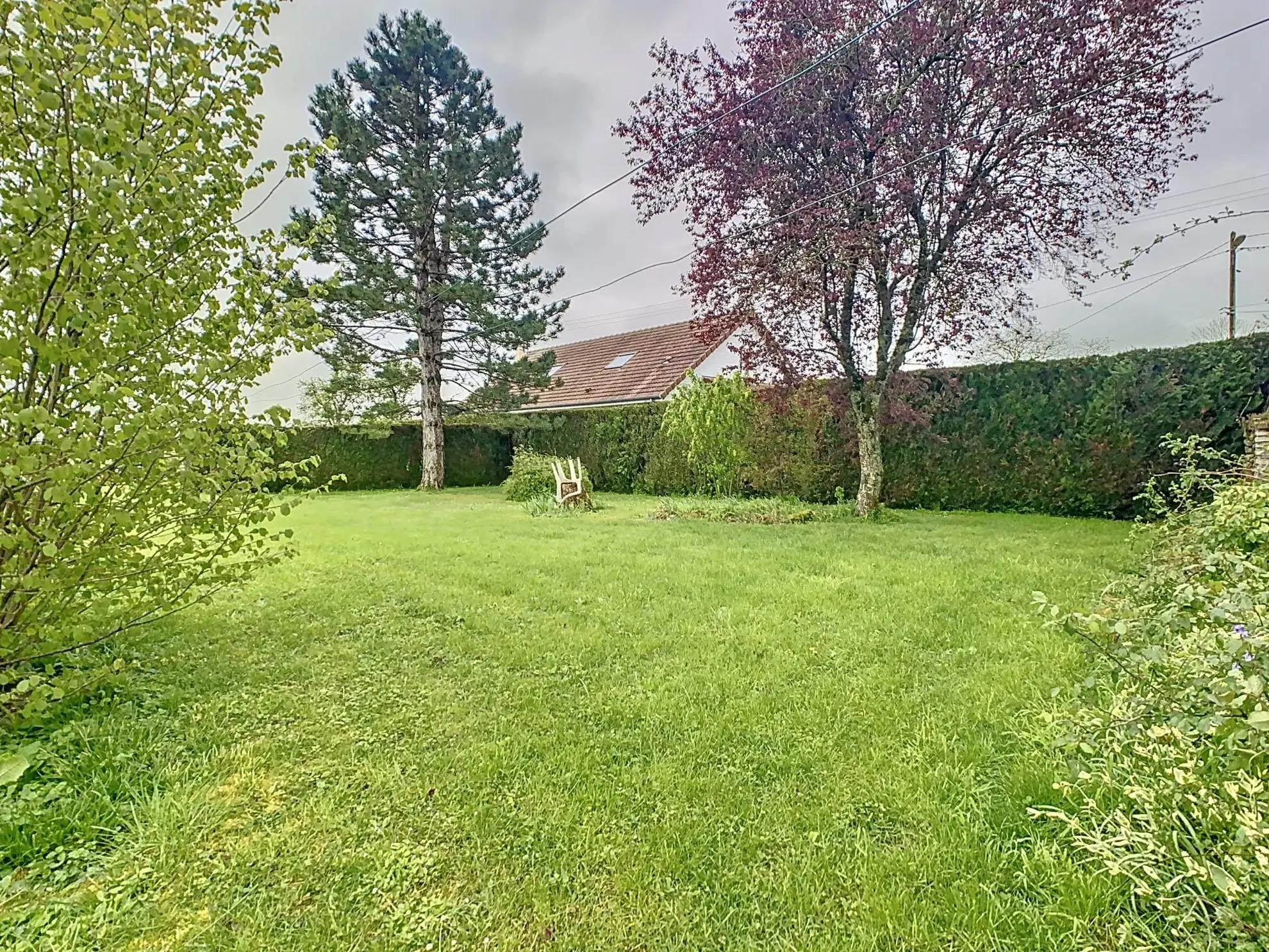 Charming Rural House for Renovation in Richebourg – Great Potential for Family Living 