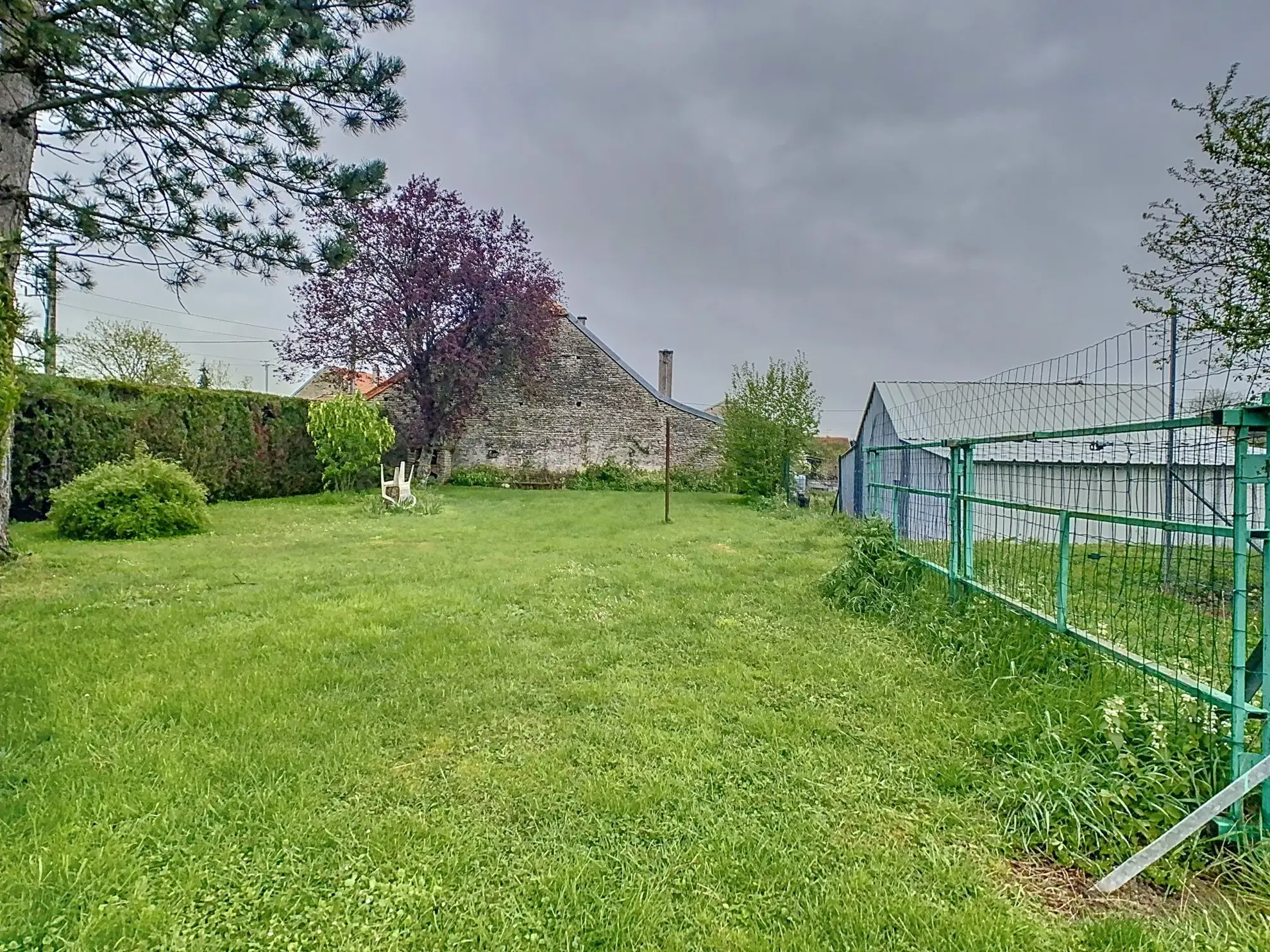 Charming Rural House for Renovation in Richebourg – Great Potential for Family Living 