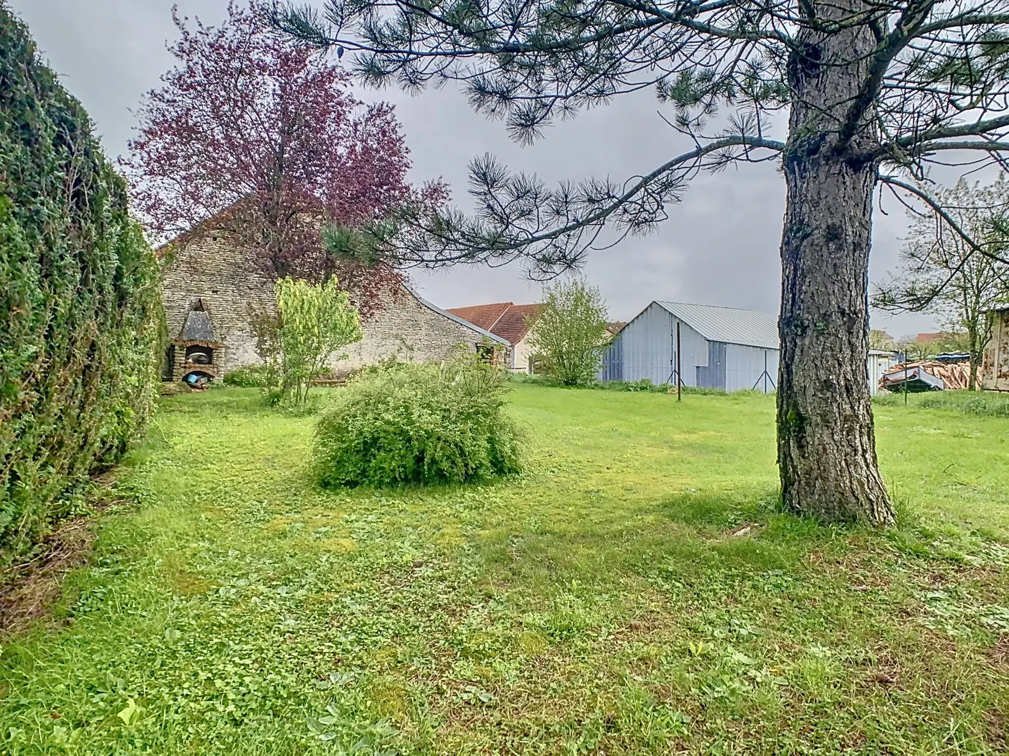 Charming Rural House for Renovation in Richebourg – Great Potential for Family Living 