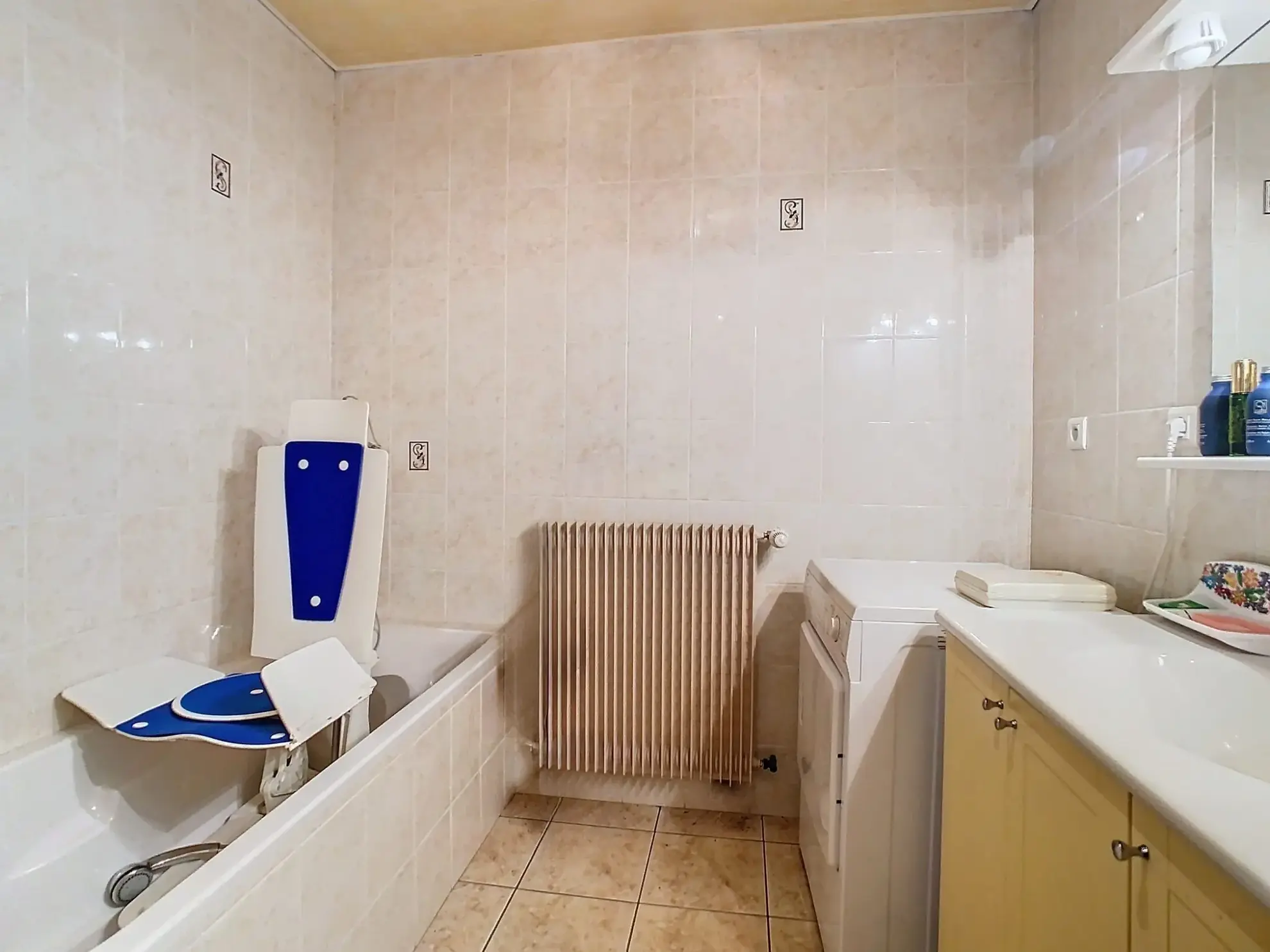 Charming Rural House for Renovation in Richebourg – Great Potential for Family Living 