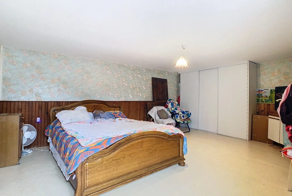 Charming Rural House for Renovation in Richebourg – Great Potential for Family Living 