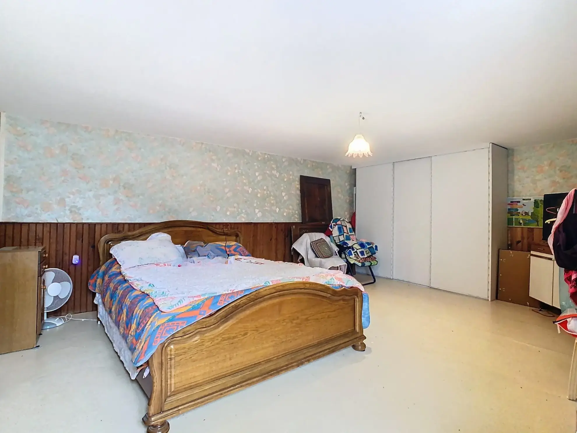 Charming Rural House for Renovation in Richebourg – Great Potential for Family Living 