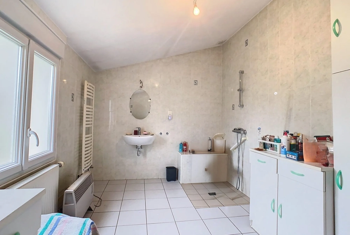 Charming Rural House for Renovation in Richebourg – Great Potential for Family Living 