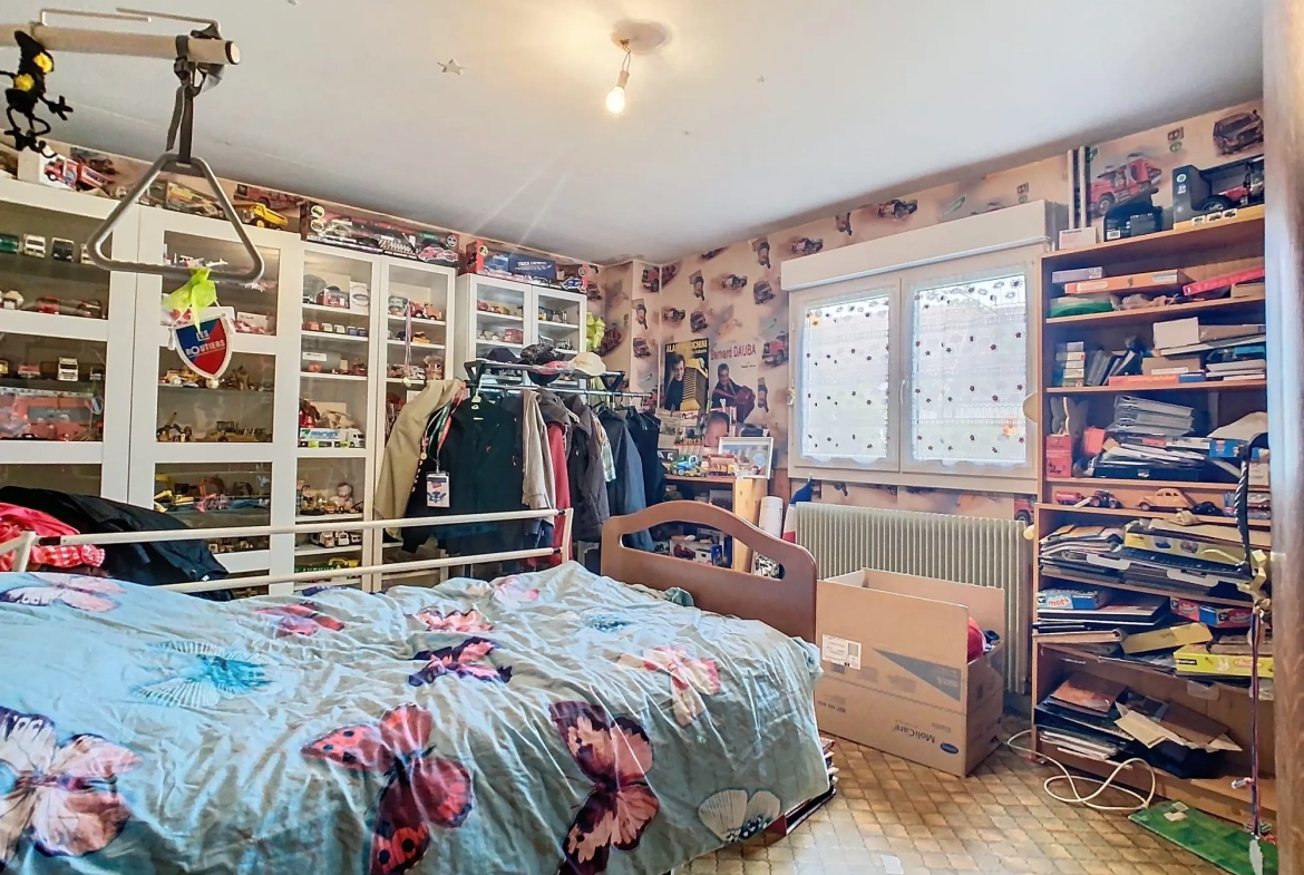 Charming Rural House for Renovation in Richebourg – Great Potential for Family Living 