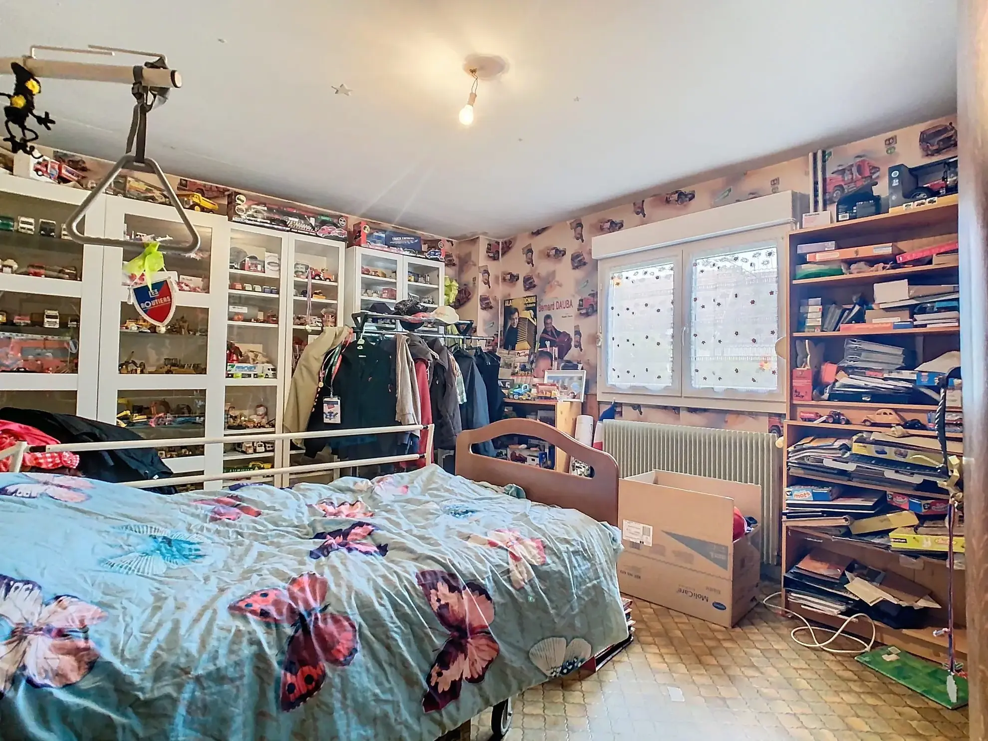 Charming Rural House for Renovation in Richebourg – Great Potential for Family Living 