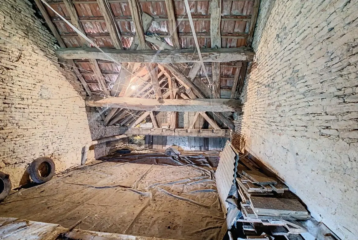 Charming Rural House for Renovation in Richebourg – Great Potential for Family Living 