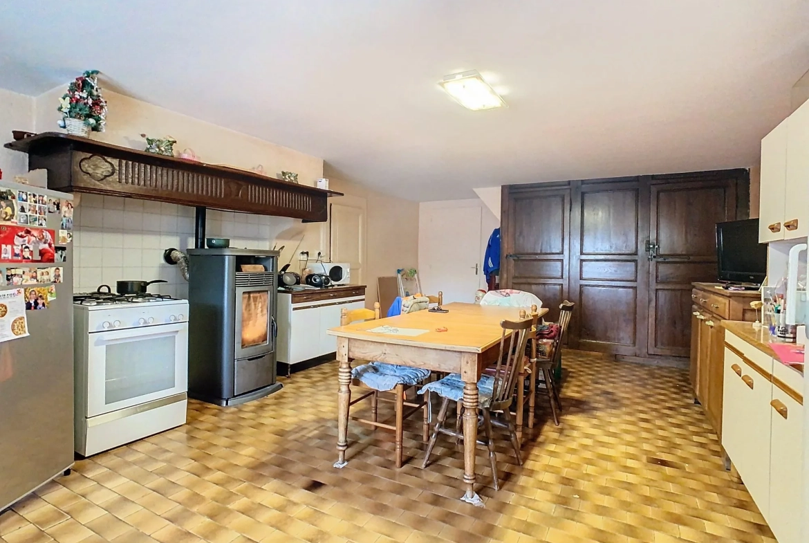 Charming Rural House for Renovation in Richebourg – Great Potential for Family Living 
