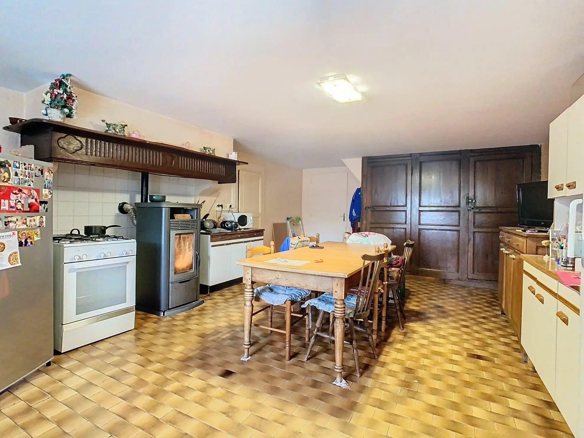 Charming Rural House for Renovation in Richebourg – Great Potential for Family Living 