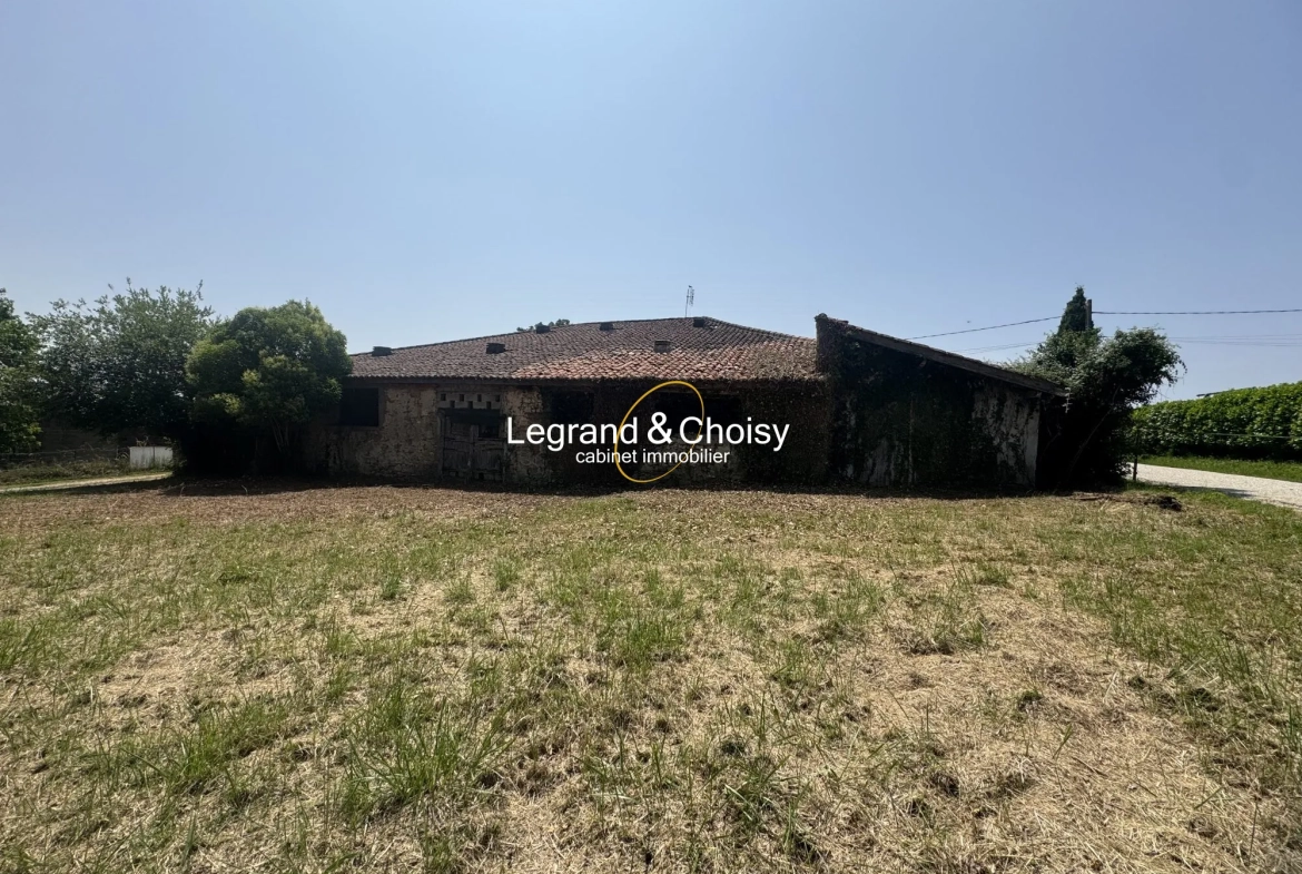 Grande grange mitoyenne à rénover avec jardin à Villeneuve-sur-Lot 