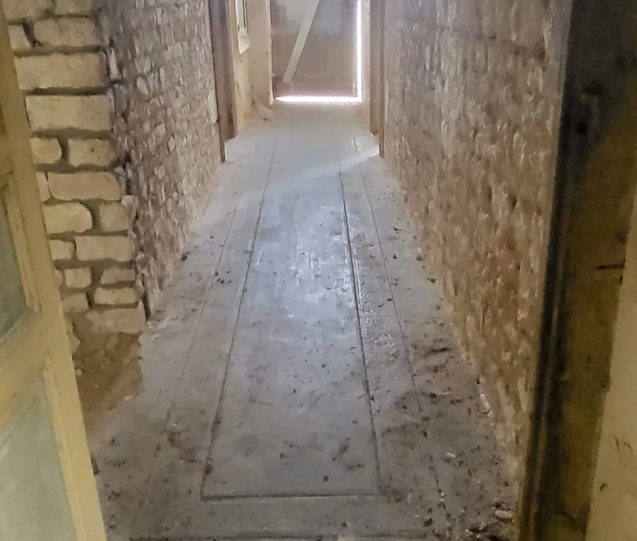 Maison ancienne à rénover à Néré – potentiel de développement 