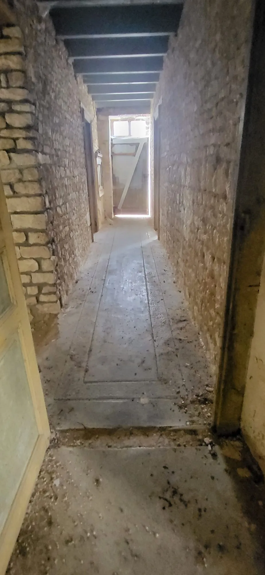 Maison ancienne à rénover à Néré – potentiel de développement 