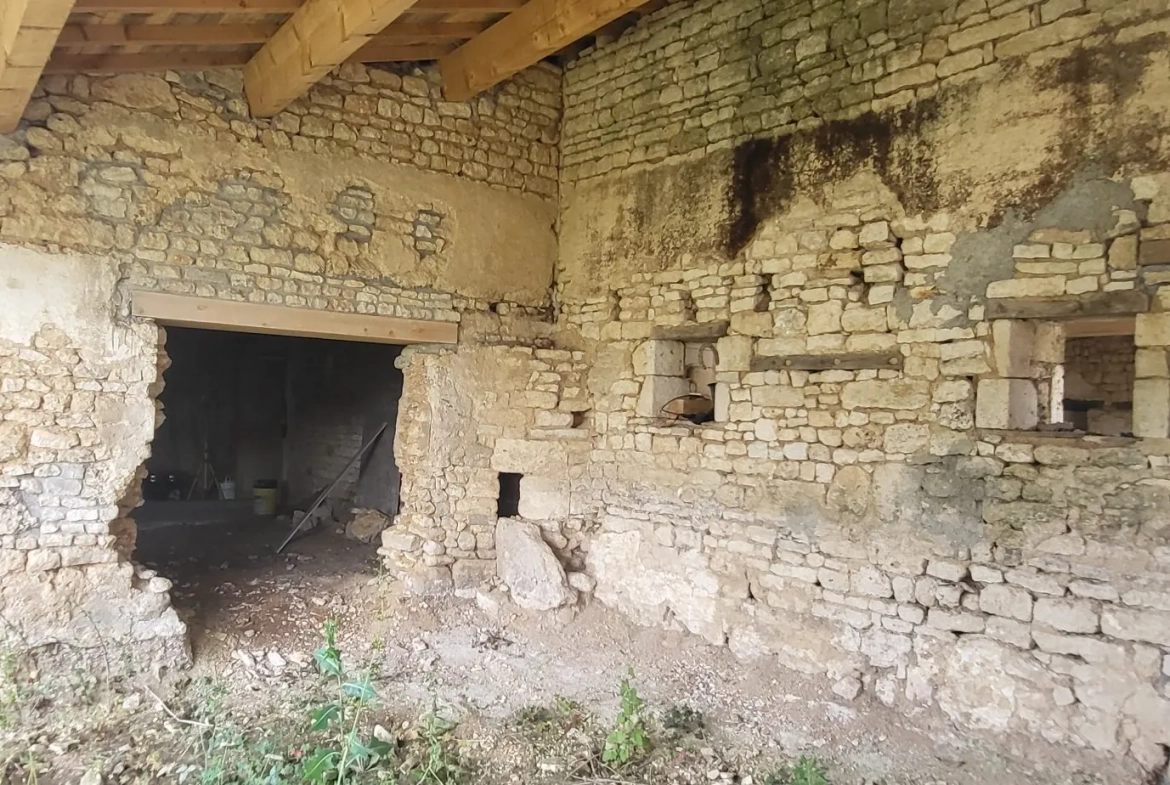 Maison ancienne à rénover à Néré – potentiel de développement 