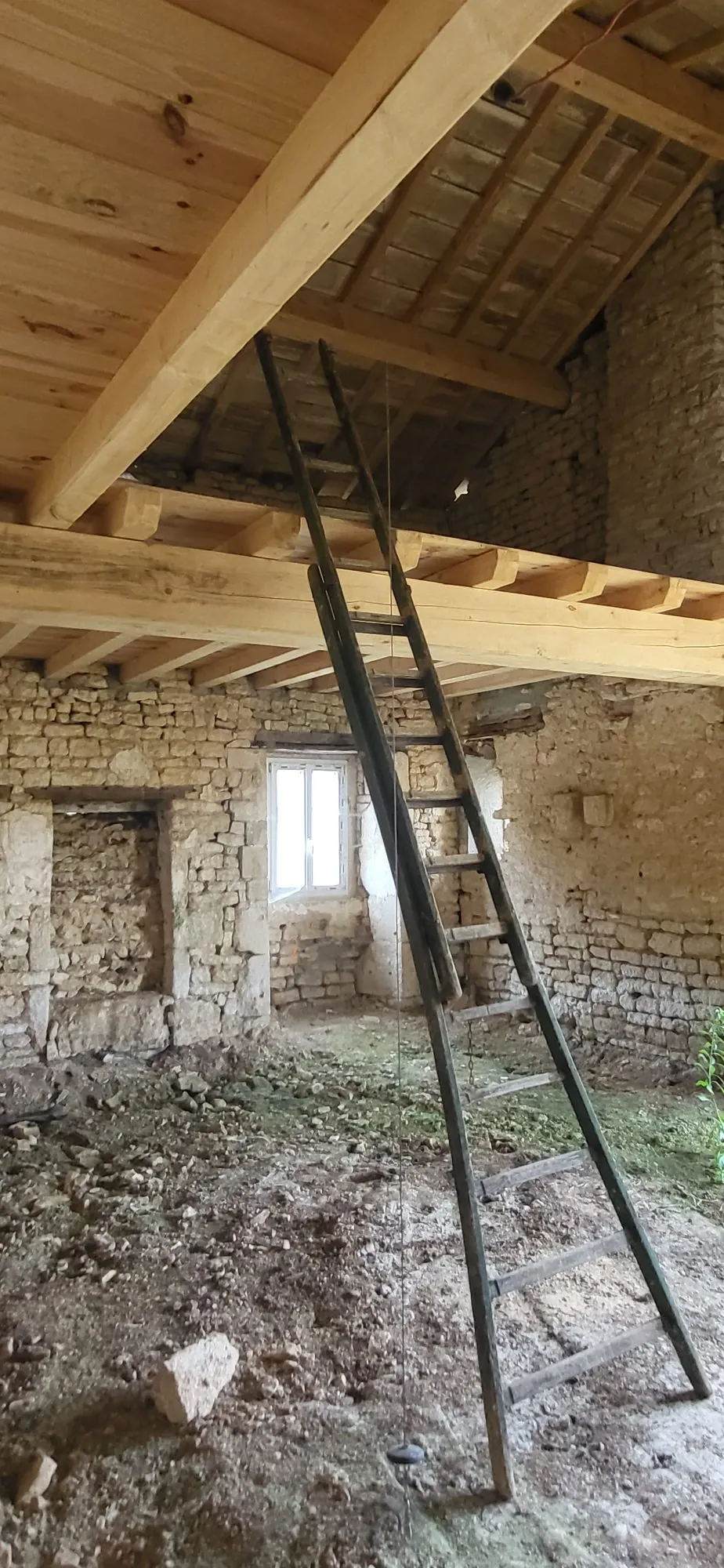 Maison ancienne à rénover à Néré – potentiel de développement 