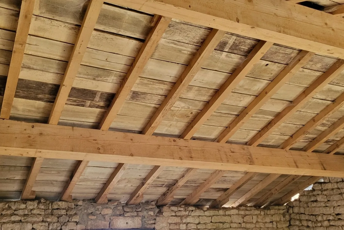 Maison ancienne à rénover à Néré – potentiel de développement 