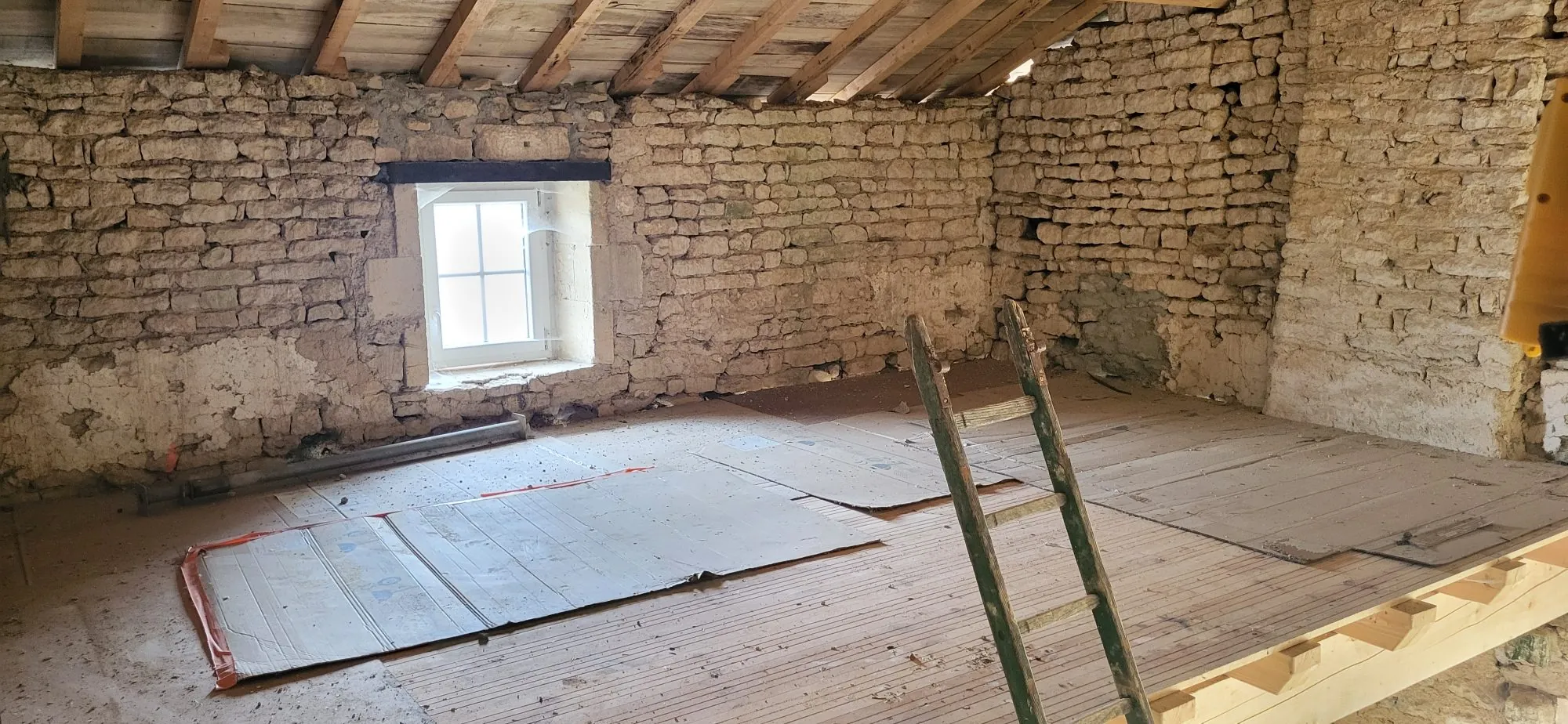 Maison ancienne à rénover à Néré – potentiel de développement 