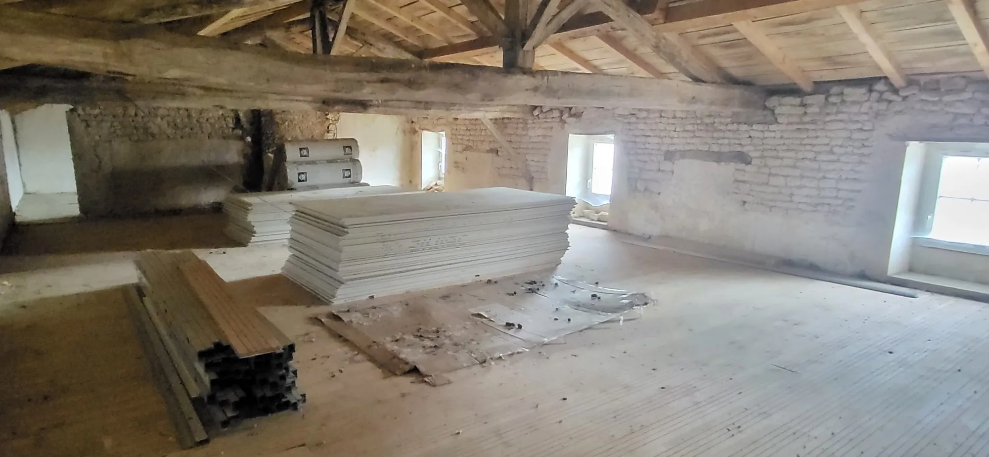 Maison ancienne à rénover à Néré – potentiel de développement 
