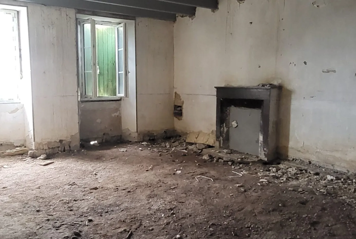 Maison ancienne à rénover à Néré – potentiel de développement 