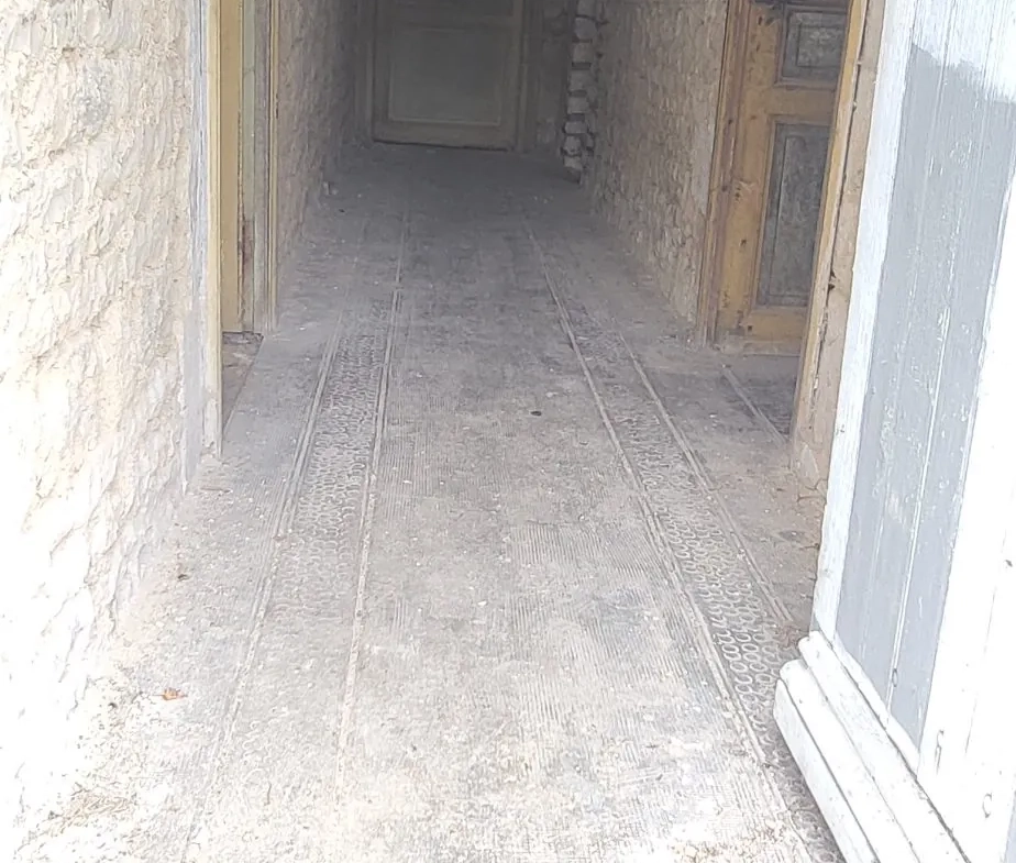 Maison ancienne à rénover à Néré – potentiel de développement 