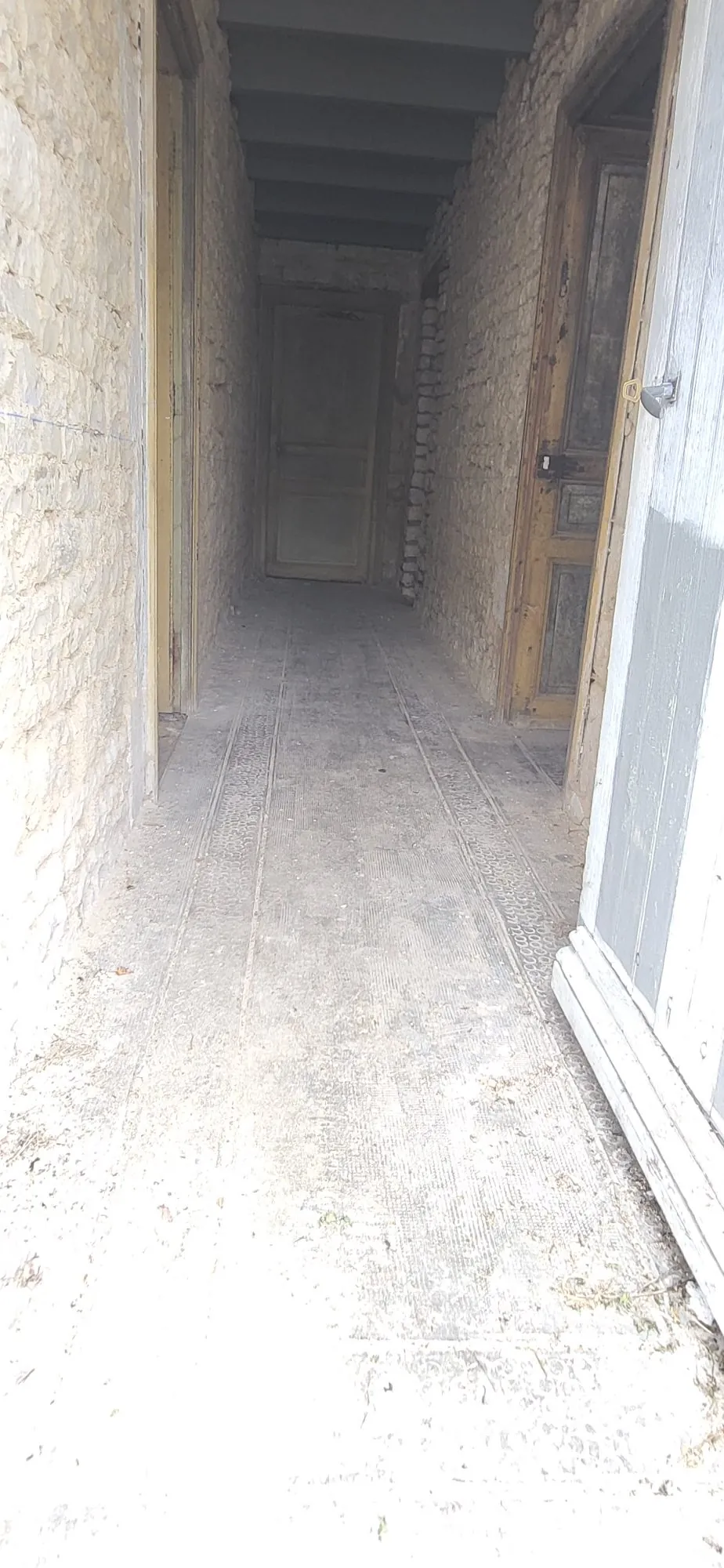 Maison ancienne à rénover à Néré – potentiel de développement 