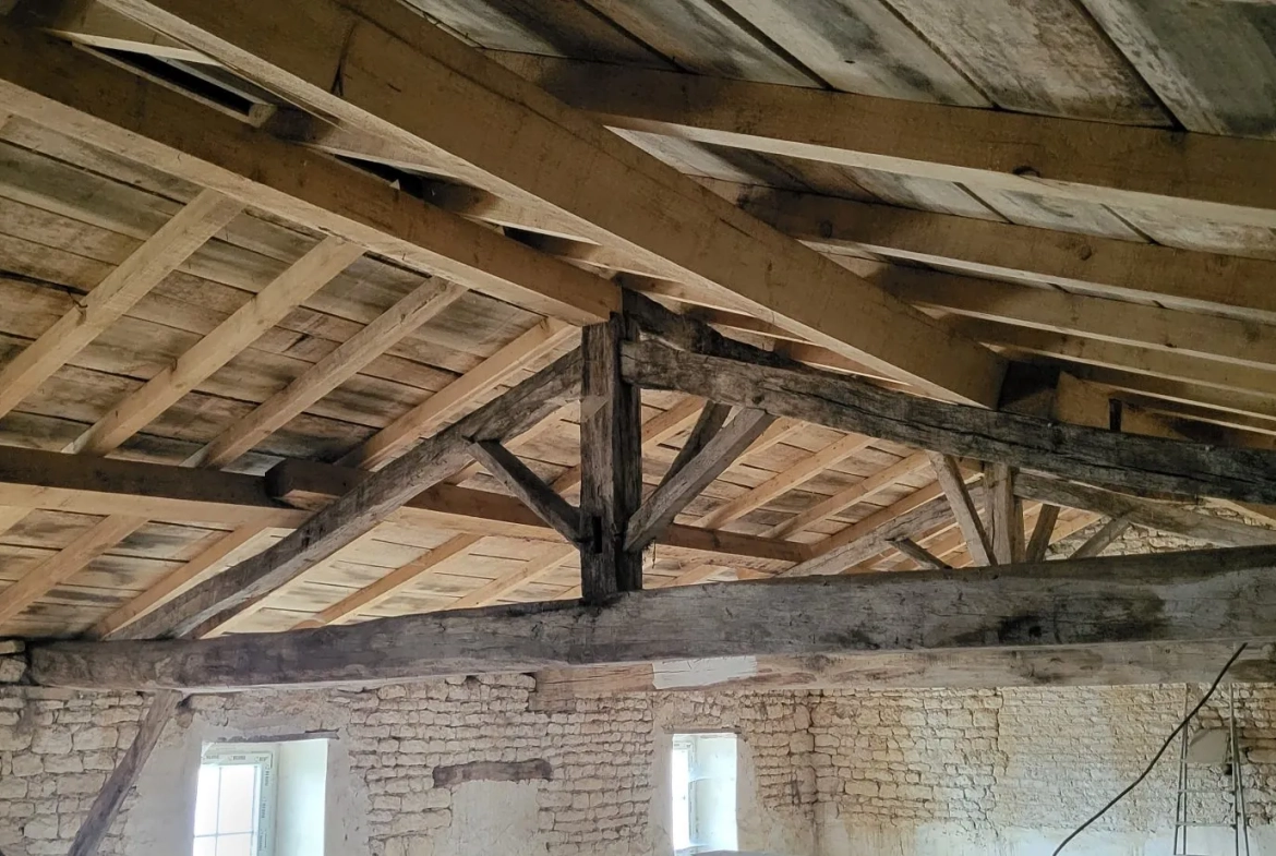 Maison ancienne à rénover à Néré – potentiel de développement 