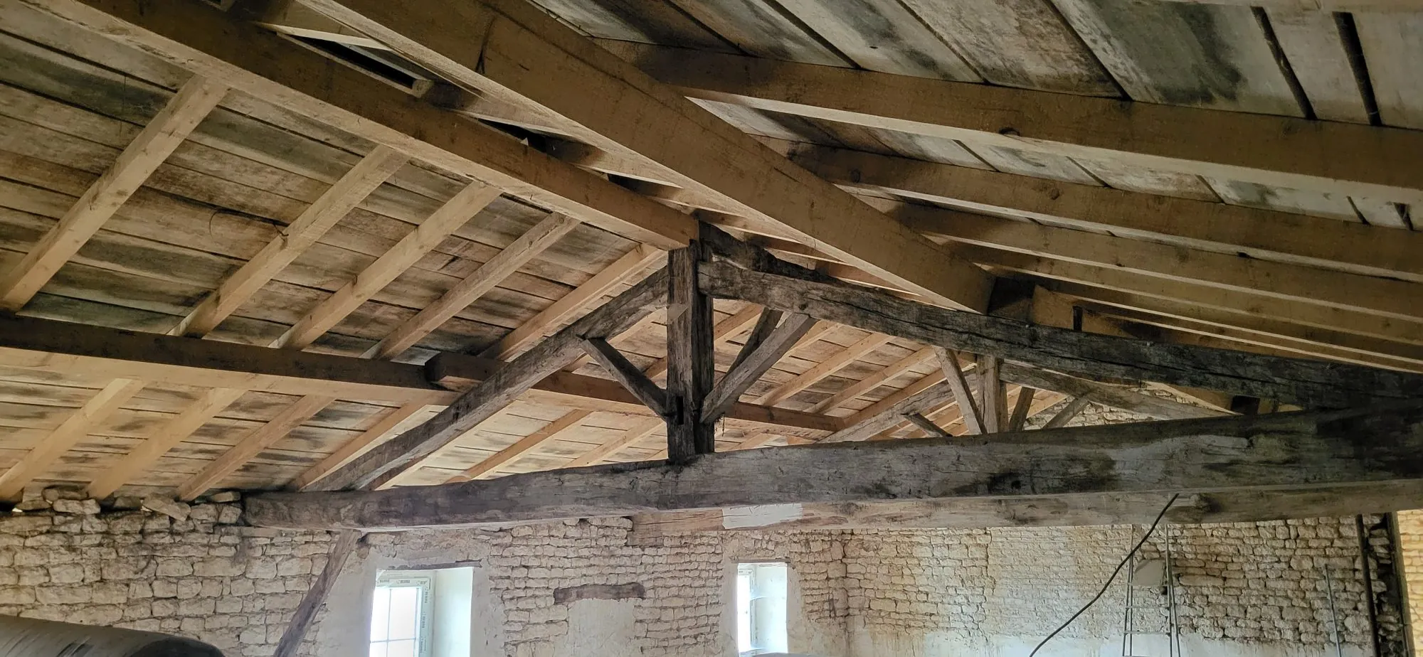 Maison ancienne à rénover à Néré – potentiel de développement 