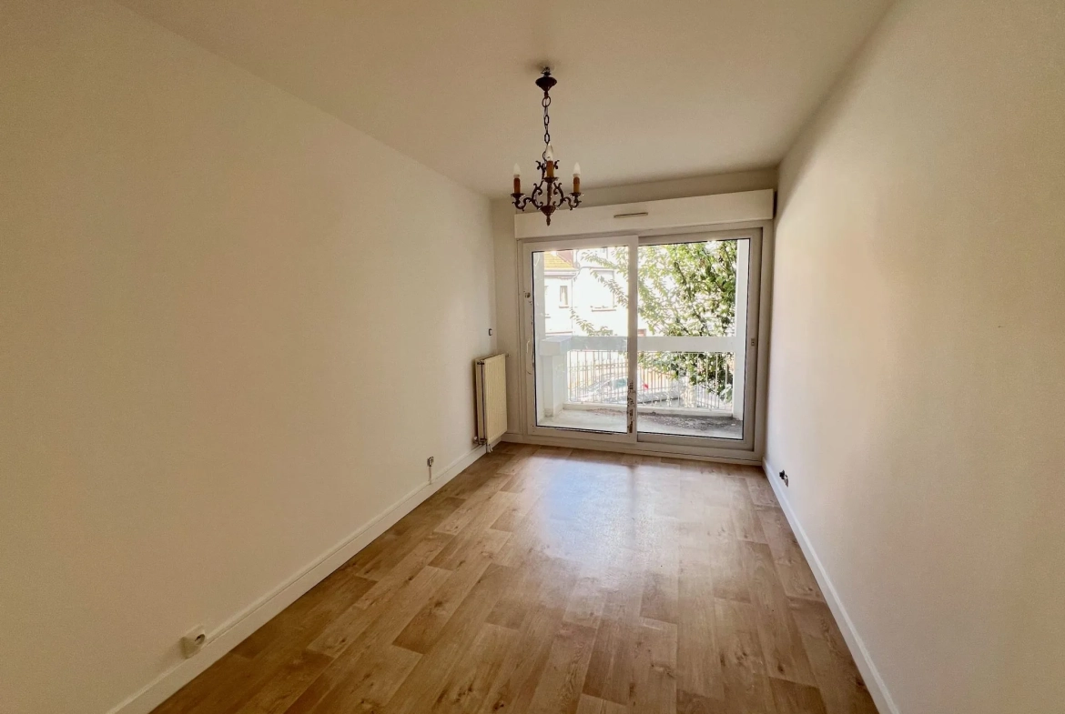 Appartement T3 à vendre à Saint-Genest-Lerpt avec terrasse et garage 